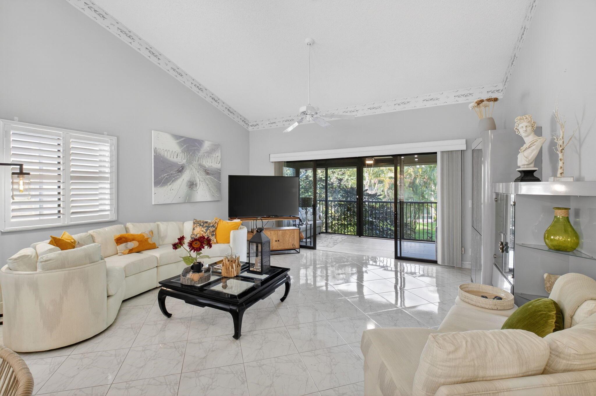 LEXINGTON CLUB VILLAS CON - Residential