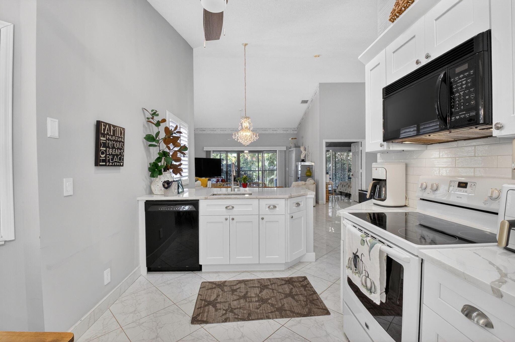 LEXINGTON CLUB VILLAS CON - Residential