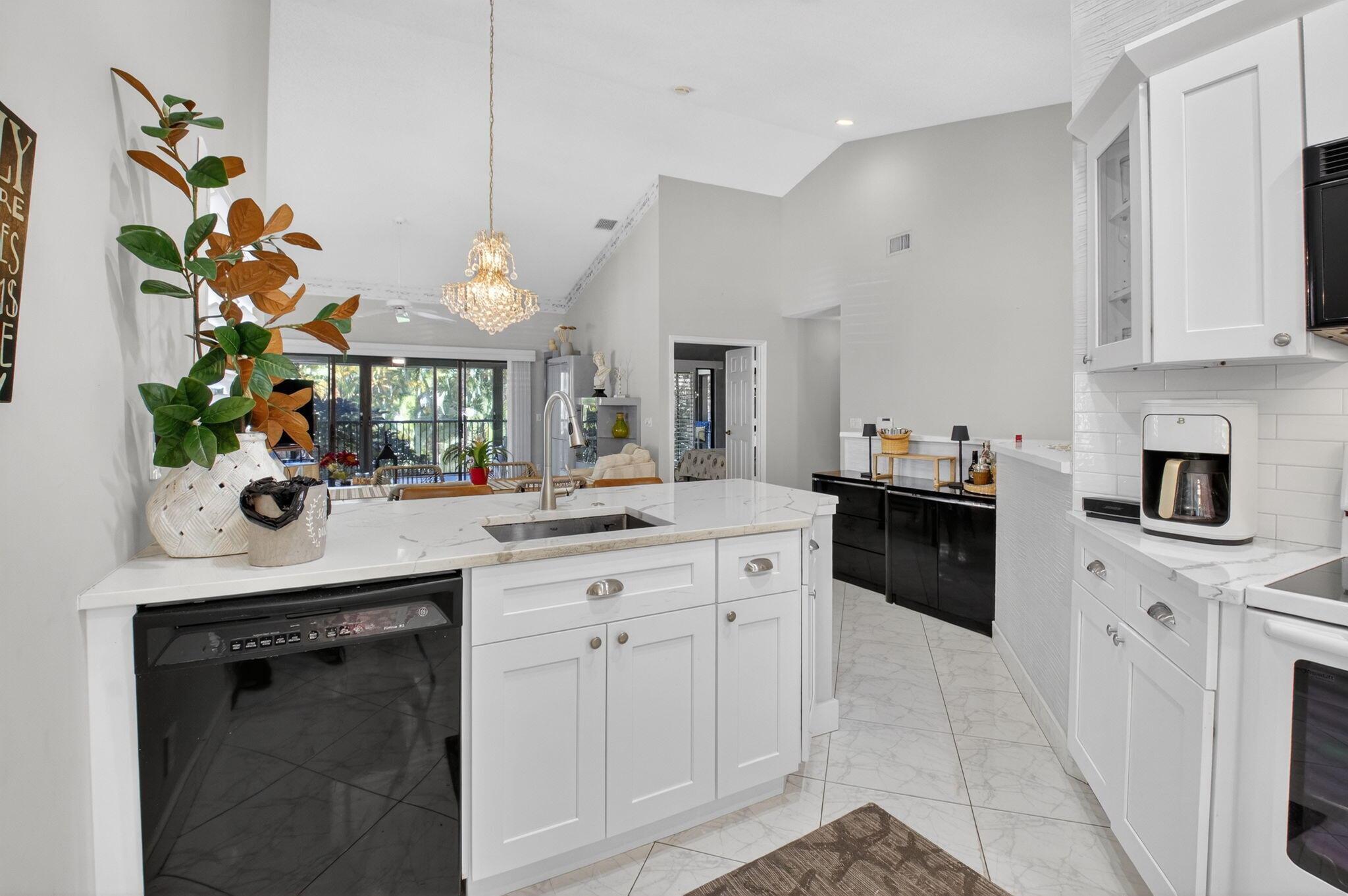 LEXINGTON CLUB VILLAS CON - Residential