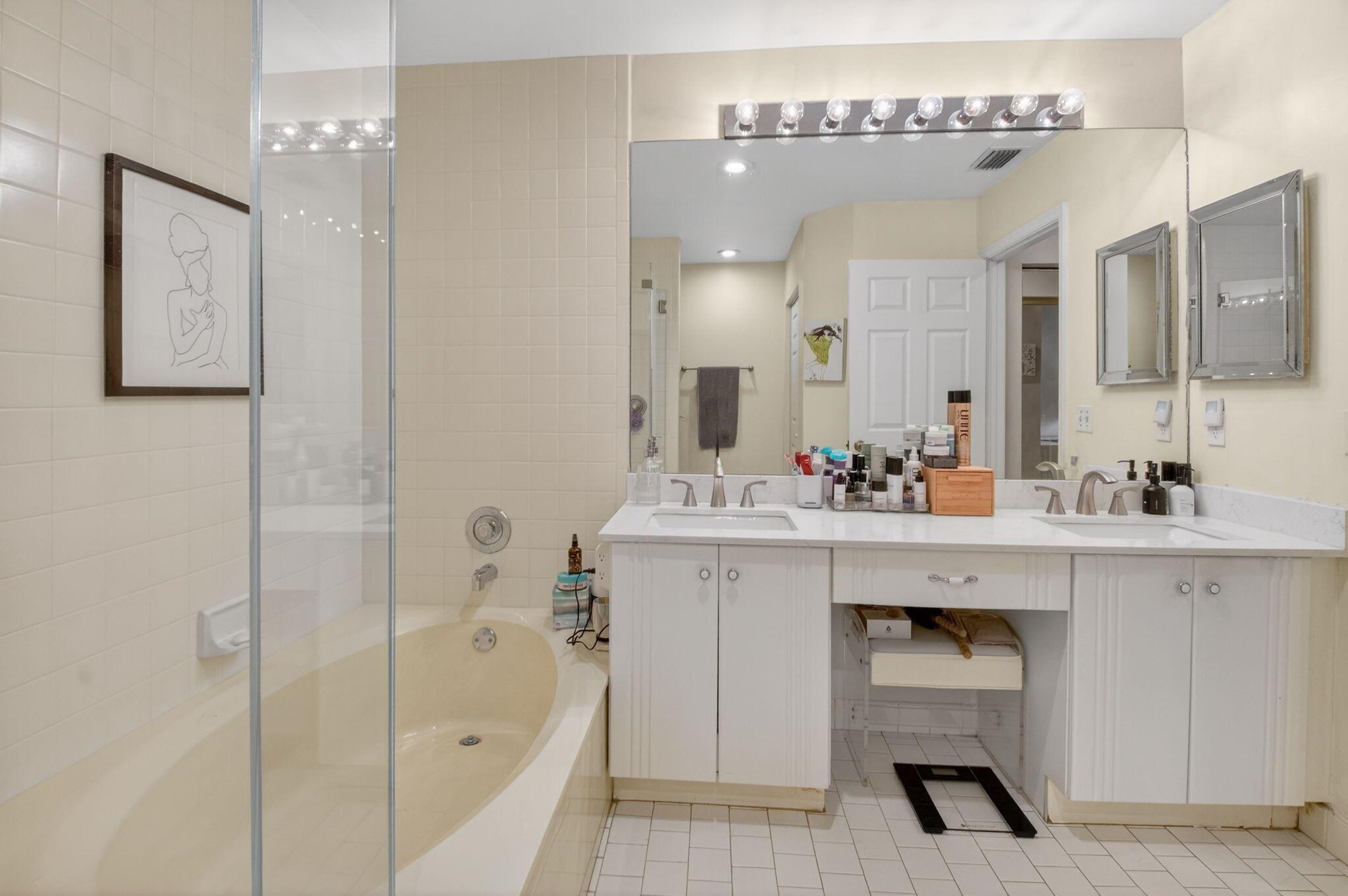 LEXINGTON CLUB VILLAS CON - Residential