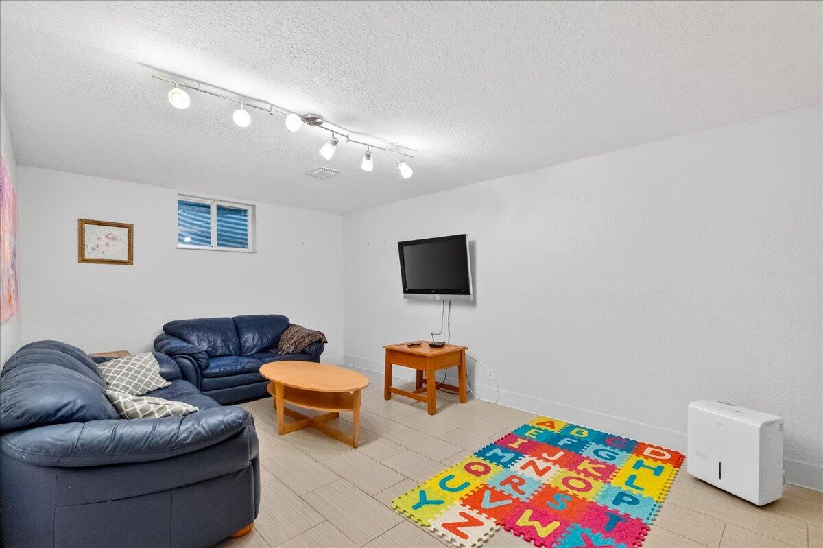 CEDAR RIDGE ESTATES - Residential