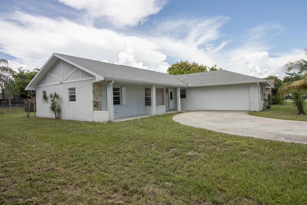 Photo of 1510 SE Minorca Avenue Ave, Port St Lucie, FL 34952 (MLS # R10738450)