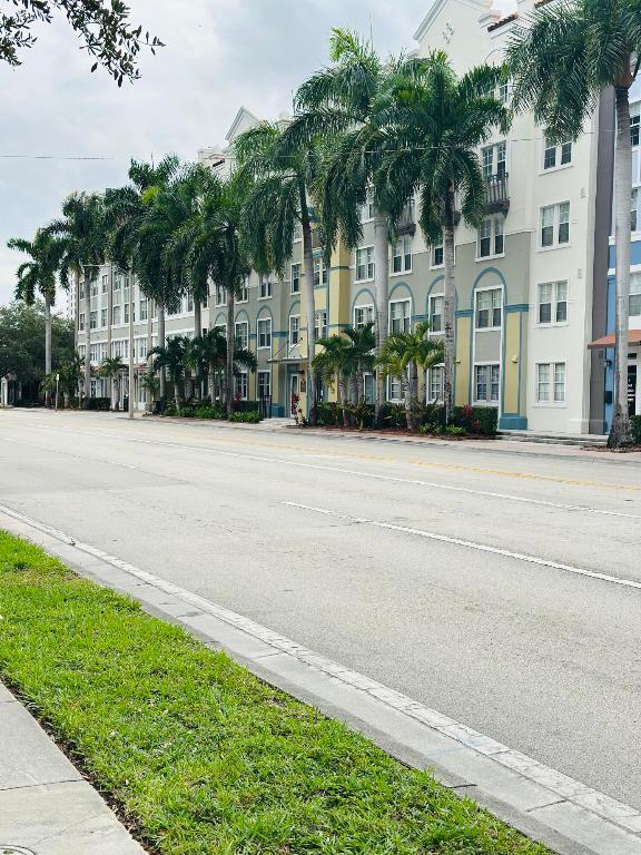 533 NE 3rd Avenue 341