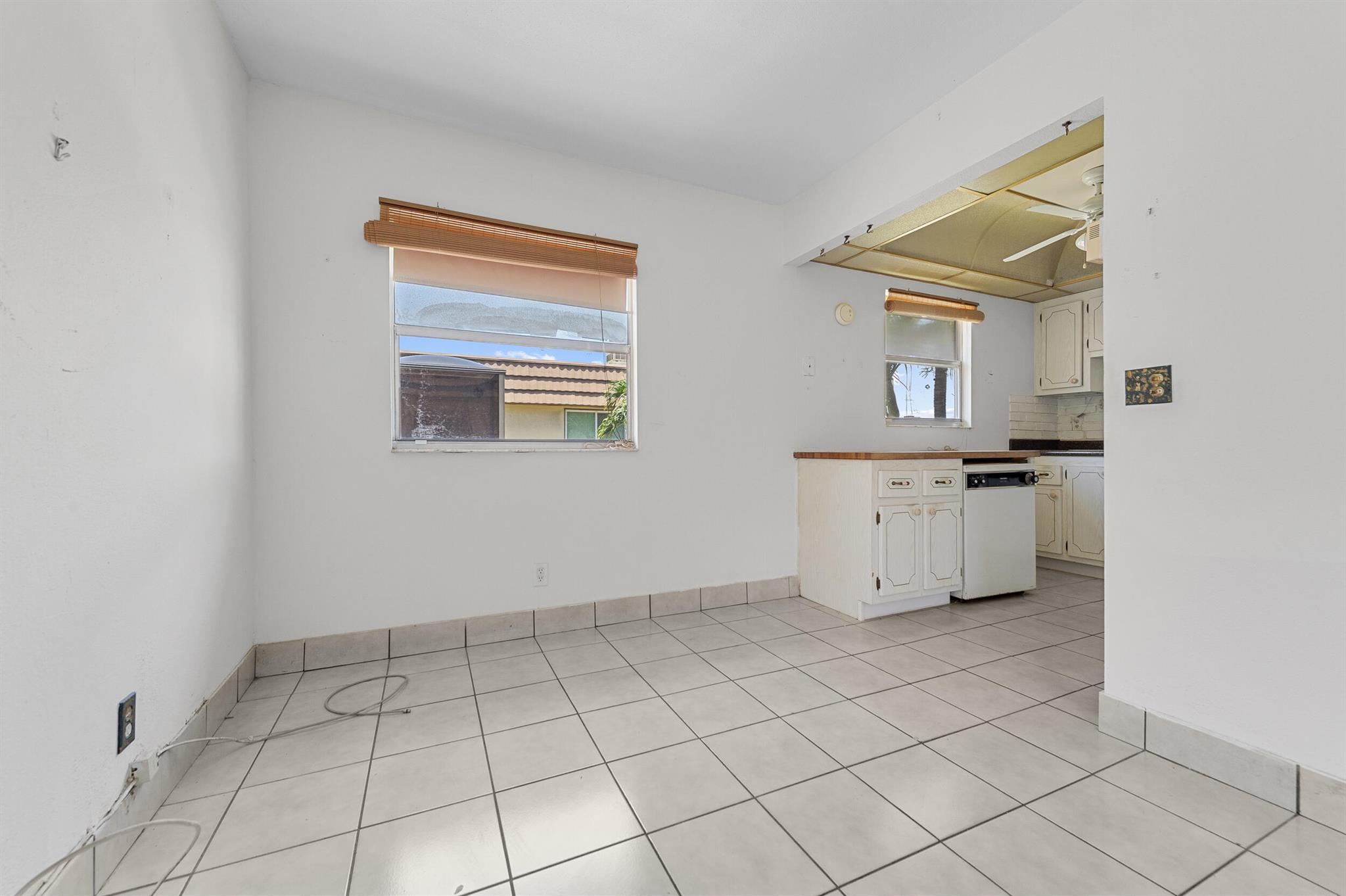 KINGS POINT SAXONY CONDOS - Residential