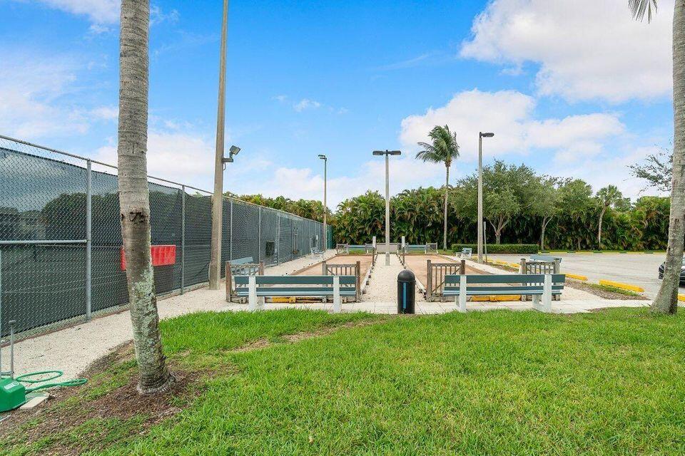 KINGS POINT SAXONY CONDOS - Residential