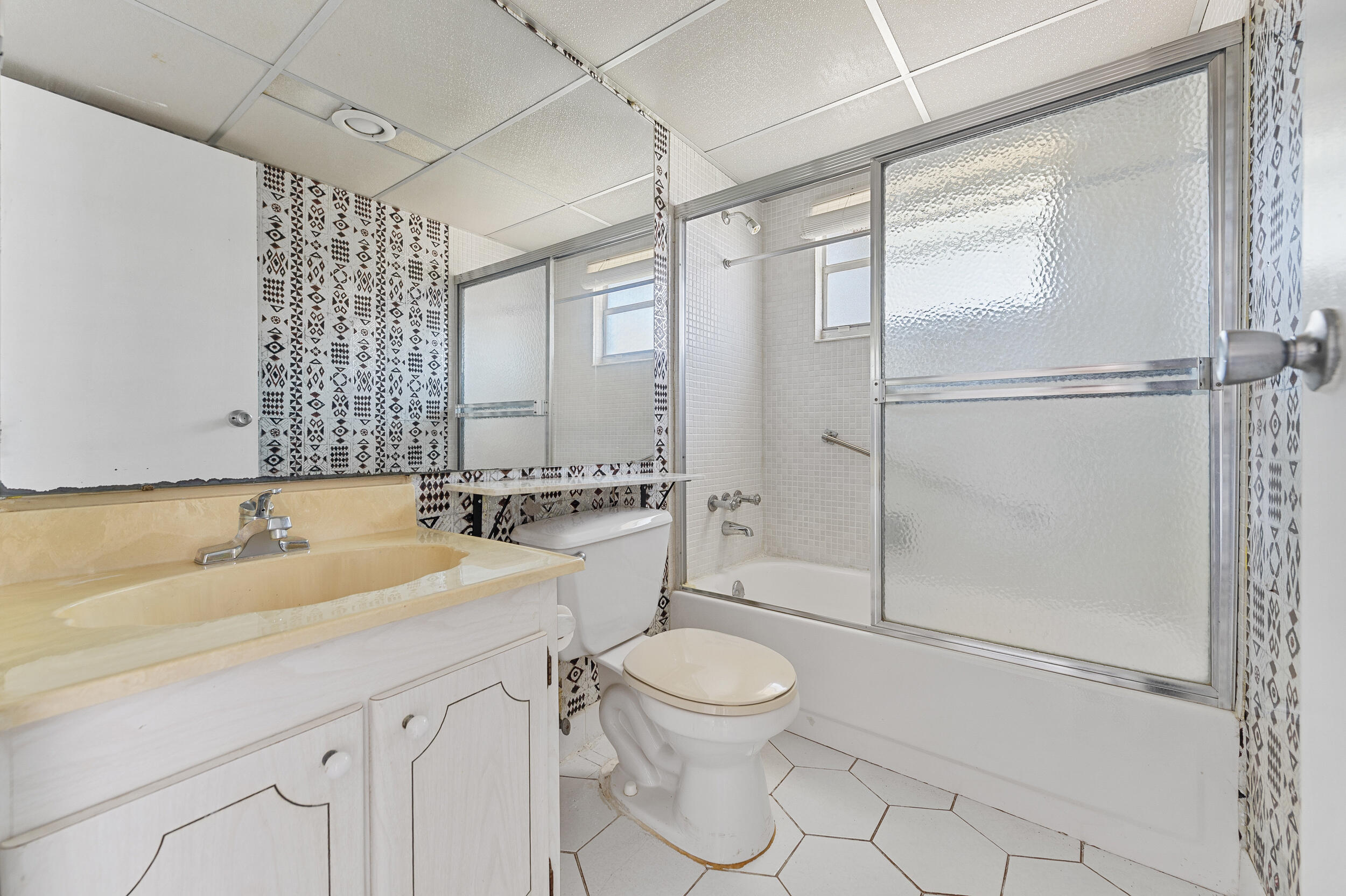 KINGS POINT SAXONY CONDOS - Residential