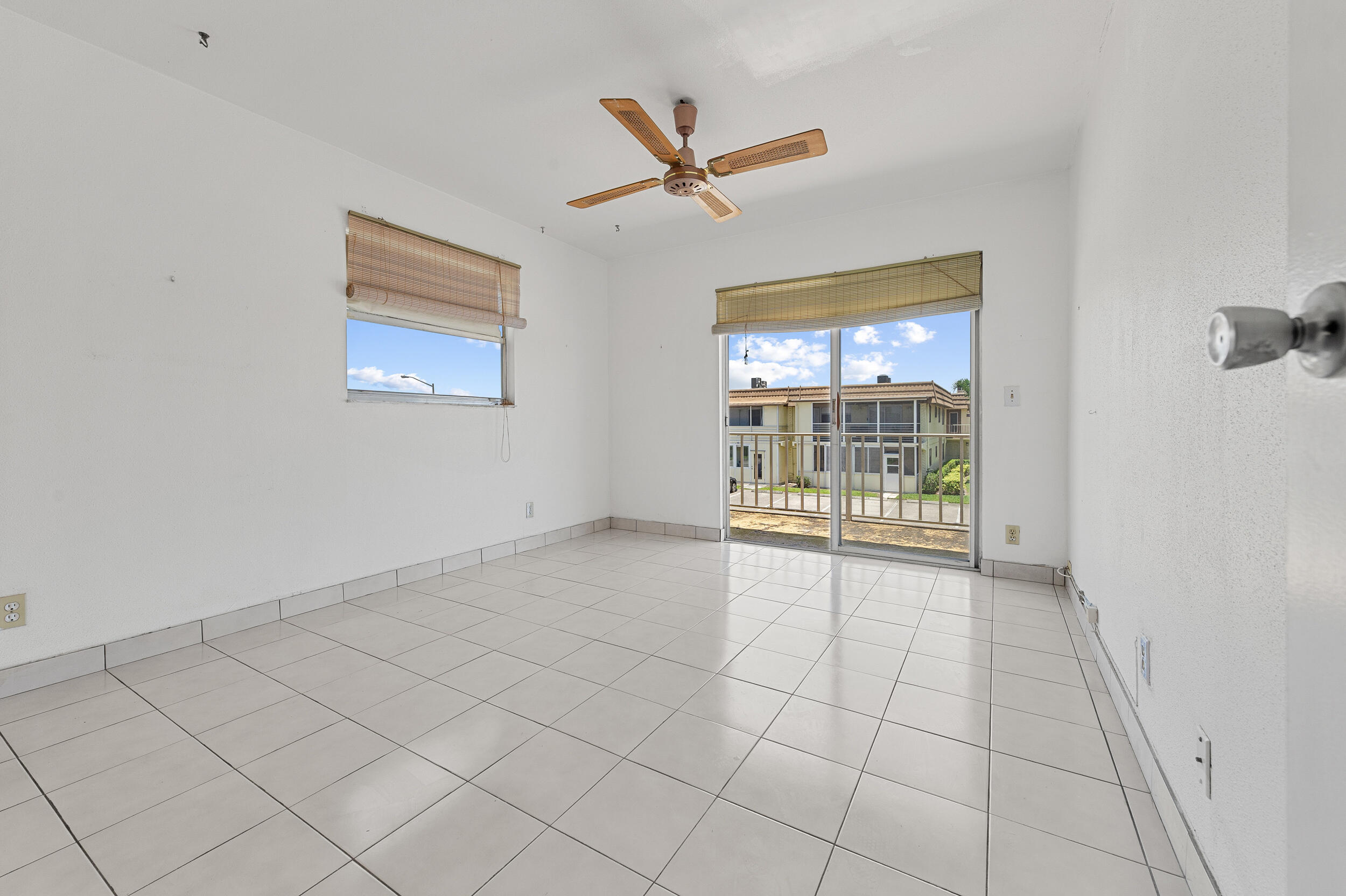 KINGS POINT SAXONY CONDOS - Residential