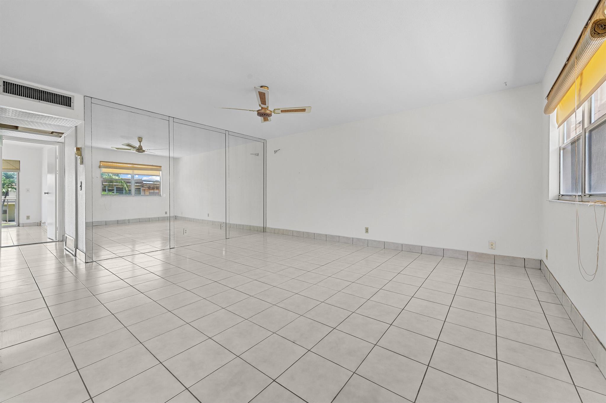 KINGS POINT SAXONY CONDOS - Residential