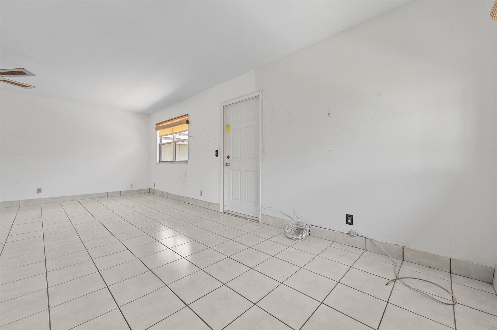 KINGS POINT SAXONY CONDOS - Residential