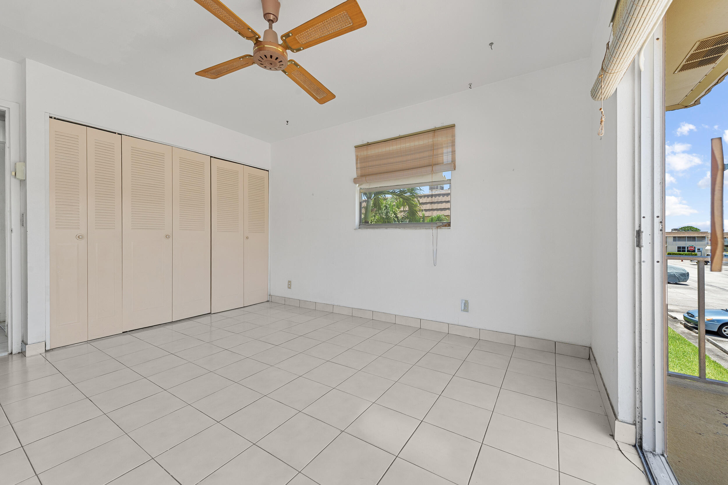 KINGS POINT SAXONY CONDOS - Residential