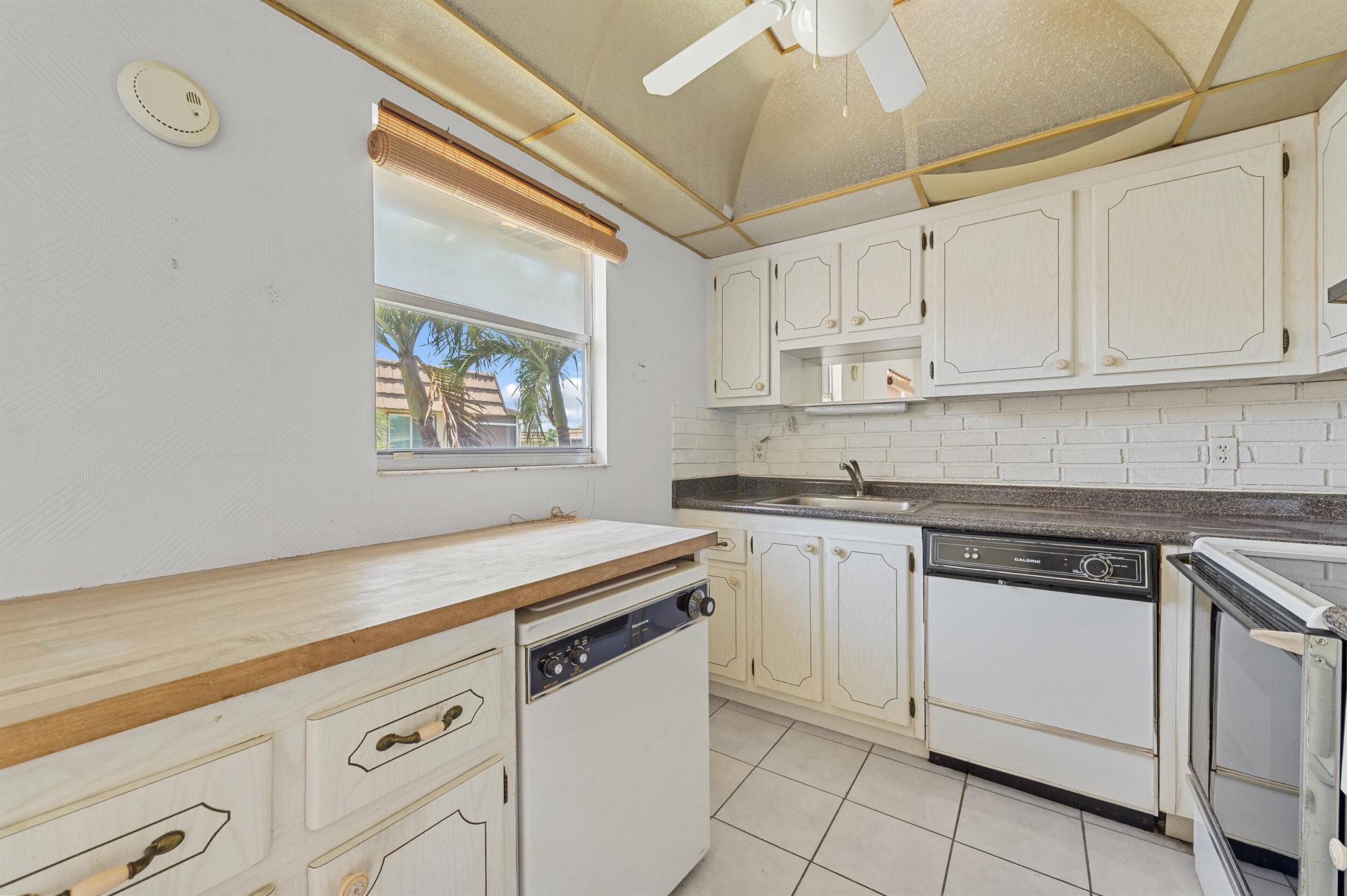 KINGS POINT SAXONY CONDOS - Residential