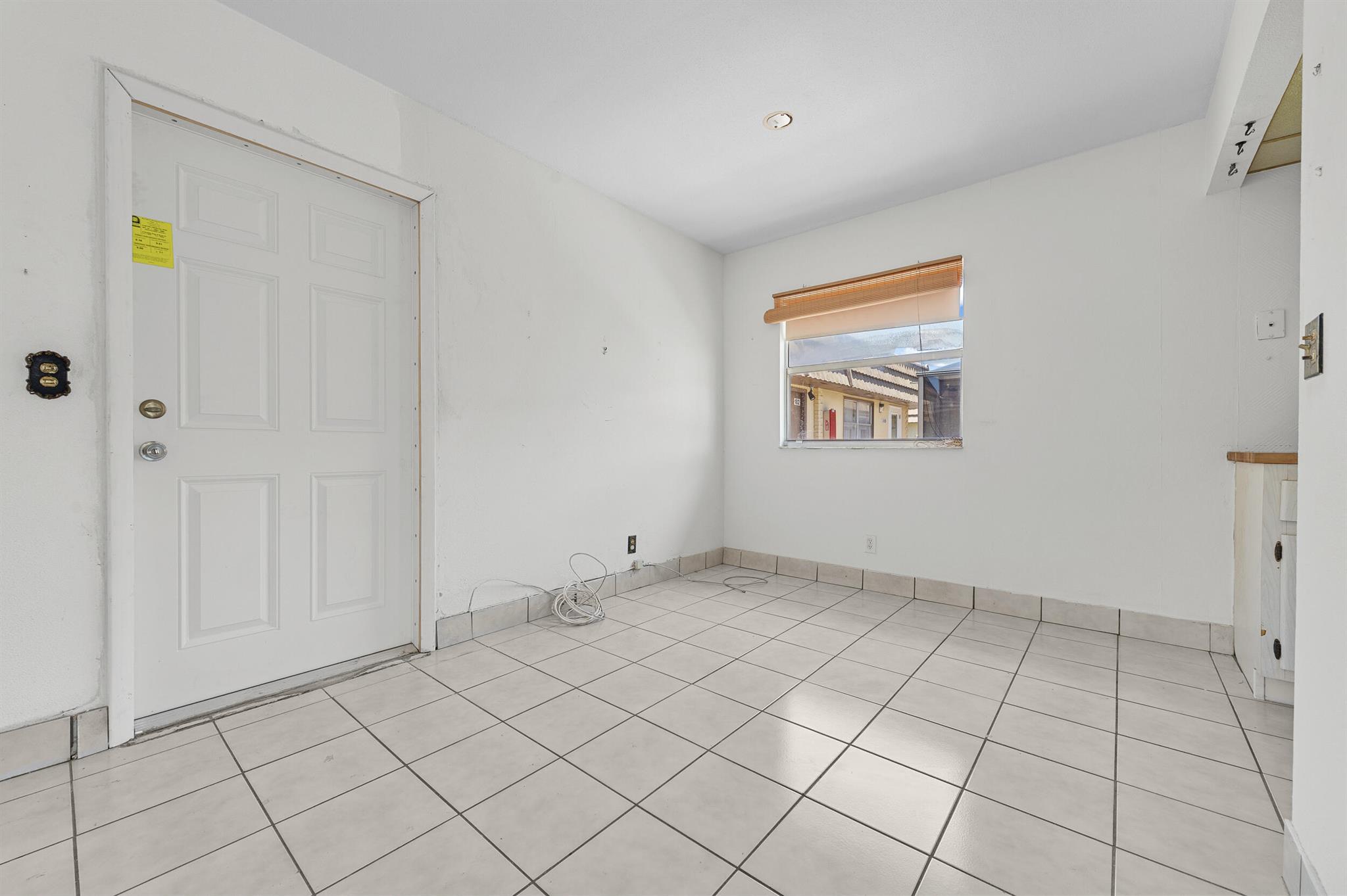 KINGS POINT SAXONY CONDOS - Residential