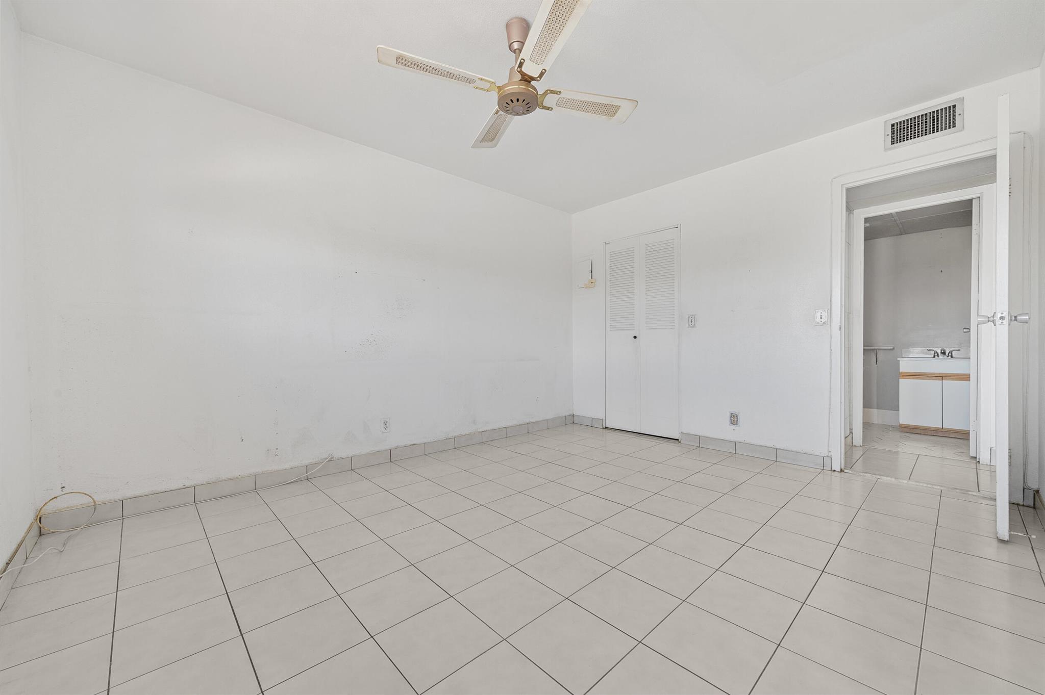 KINGS POINT SAXONY CONDOS - Residential