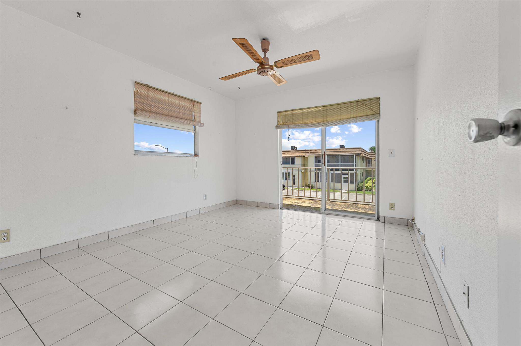 KINGS POINT SAXONY CONDOS - Residential