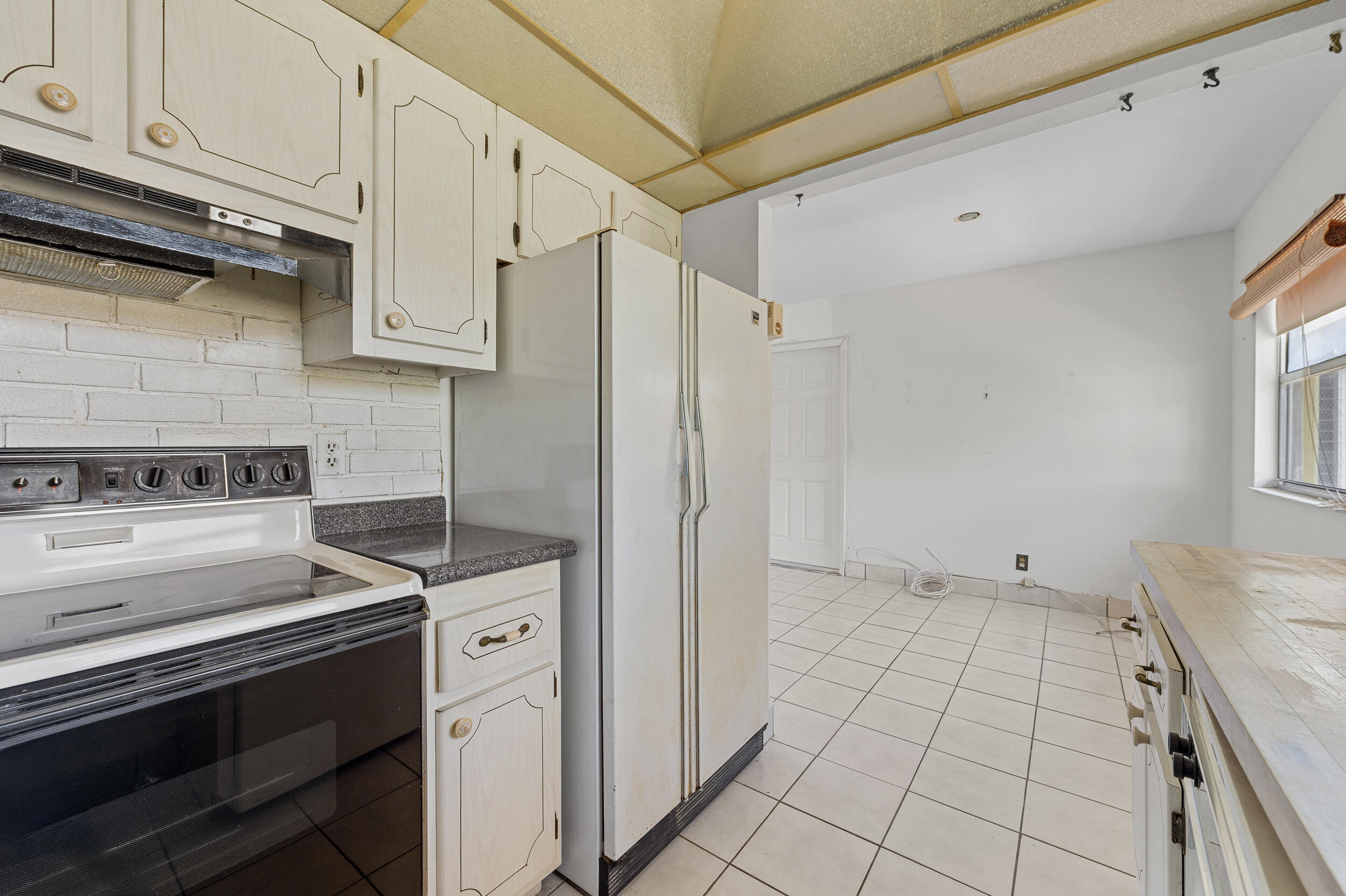 KINGS POINT SAXONY CONDOS - Residential