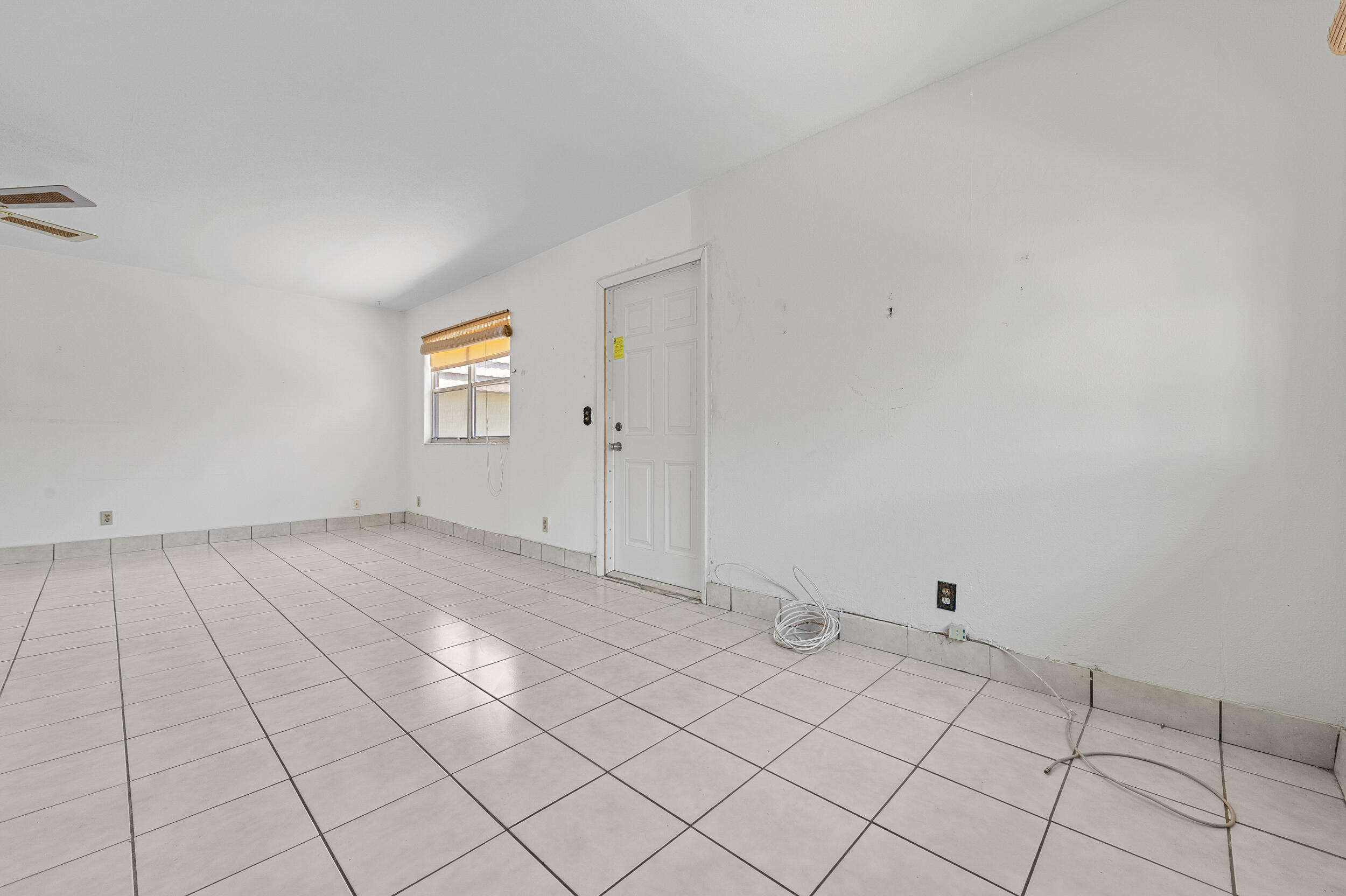 KINGS POINT SAXONY CONDOS - Residential