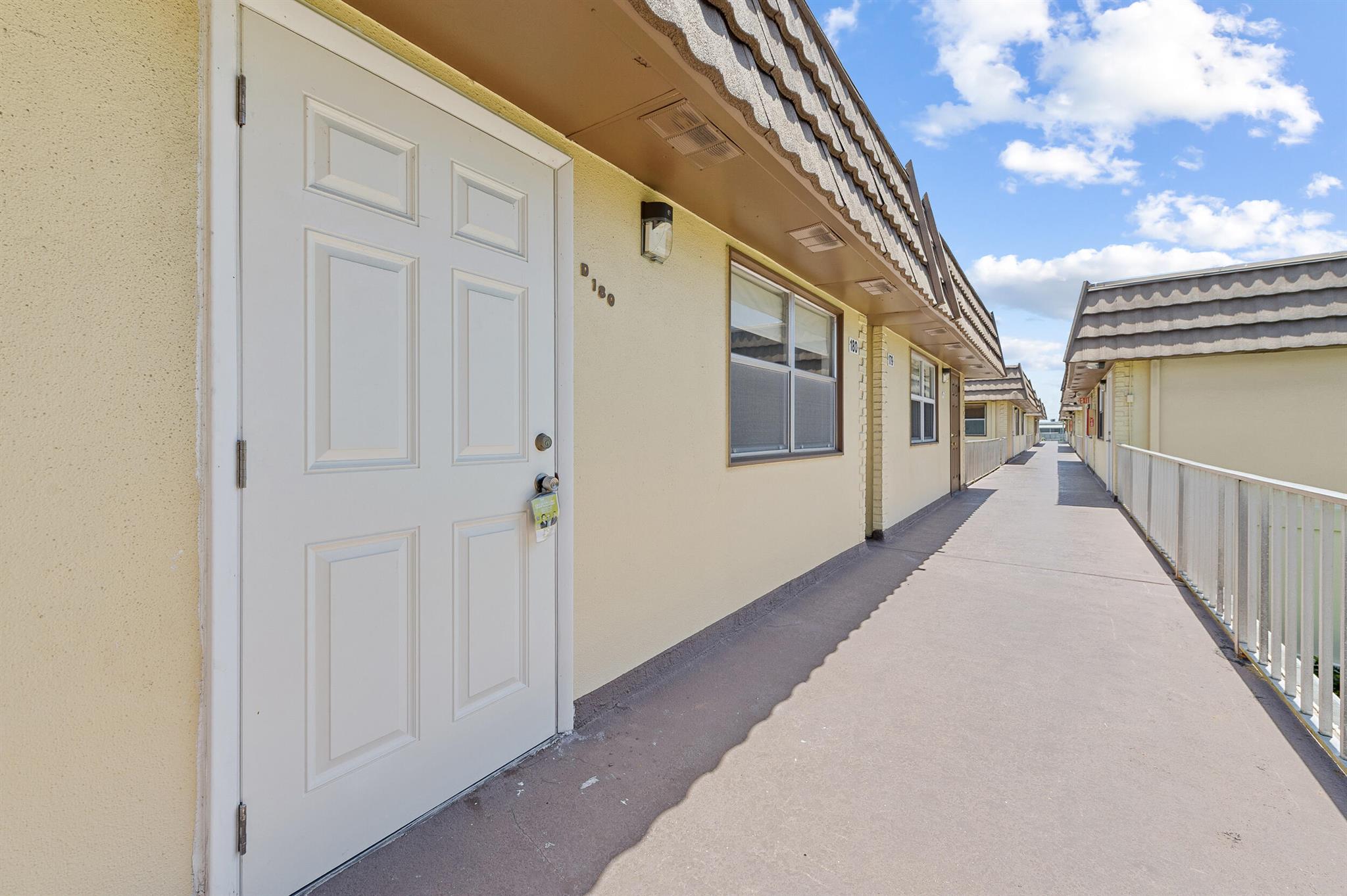 KINGS POINT SAXONY CONDOS - Residential