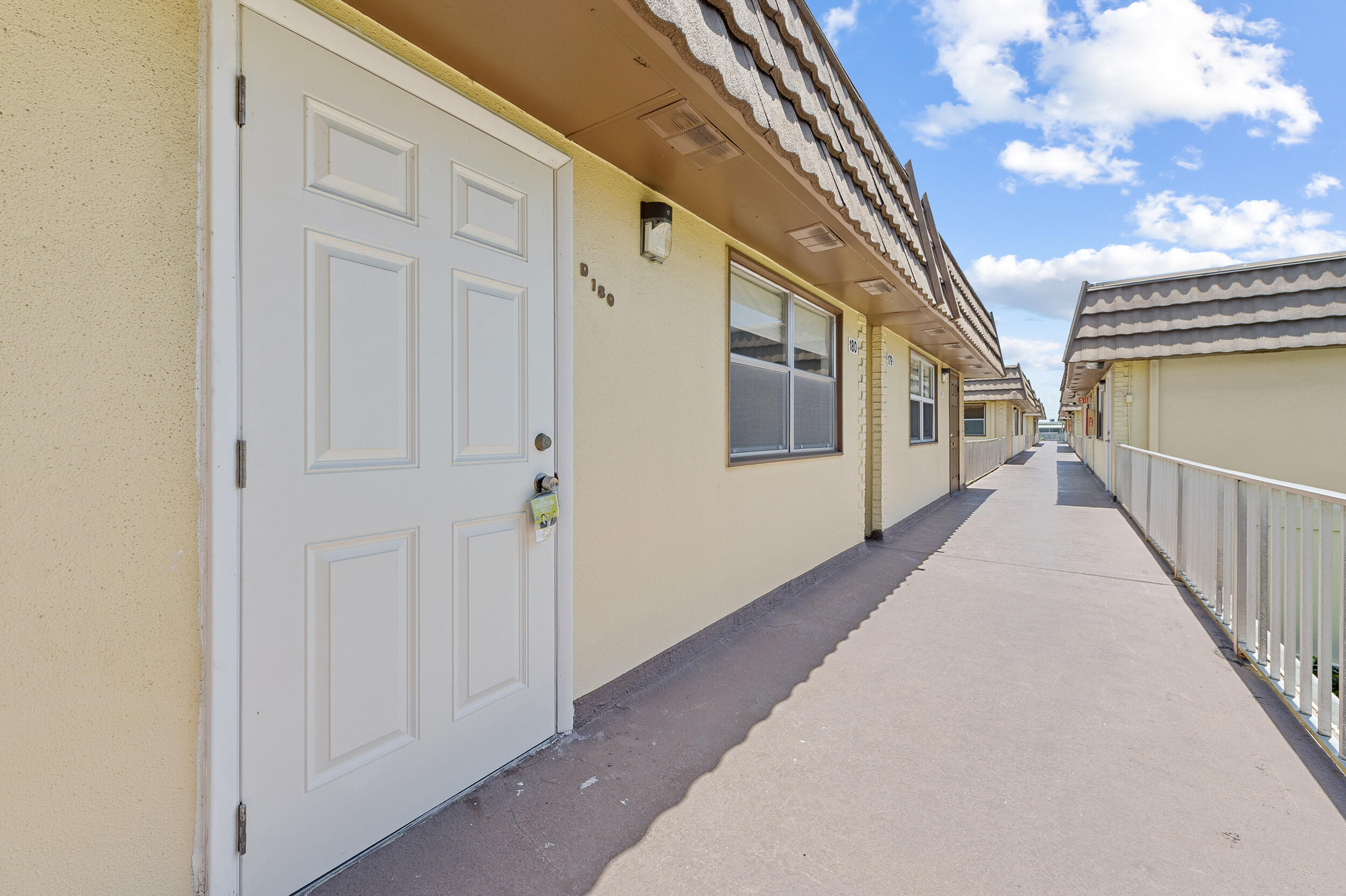 KINGS POINT SAXONY CONDOS - Residential