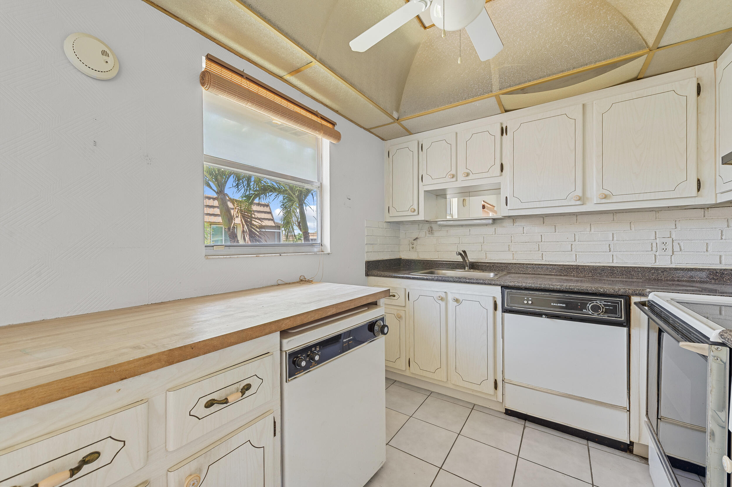 KINGS POINT SAXONY CONDOS - Residential