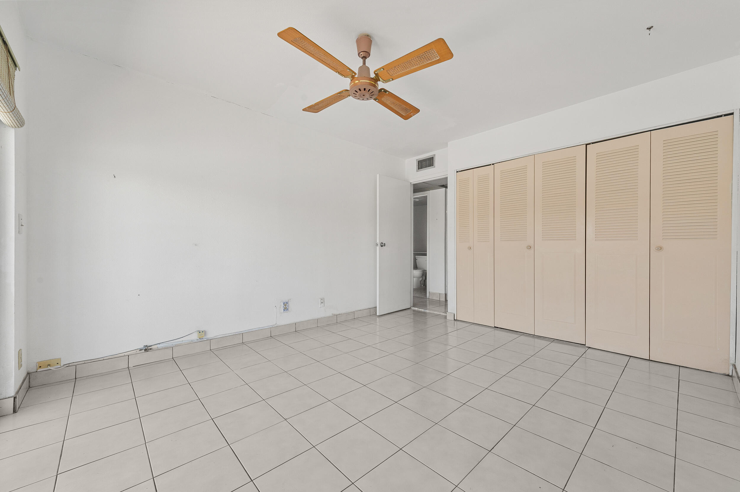 KINGS POINT SAXONY CONDOS - Residential