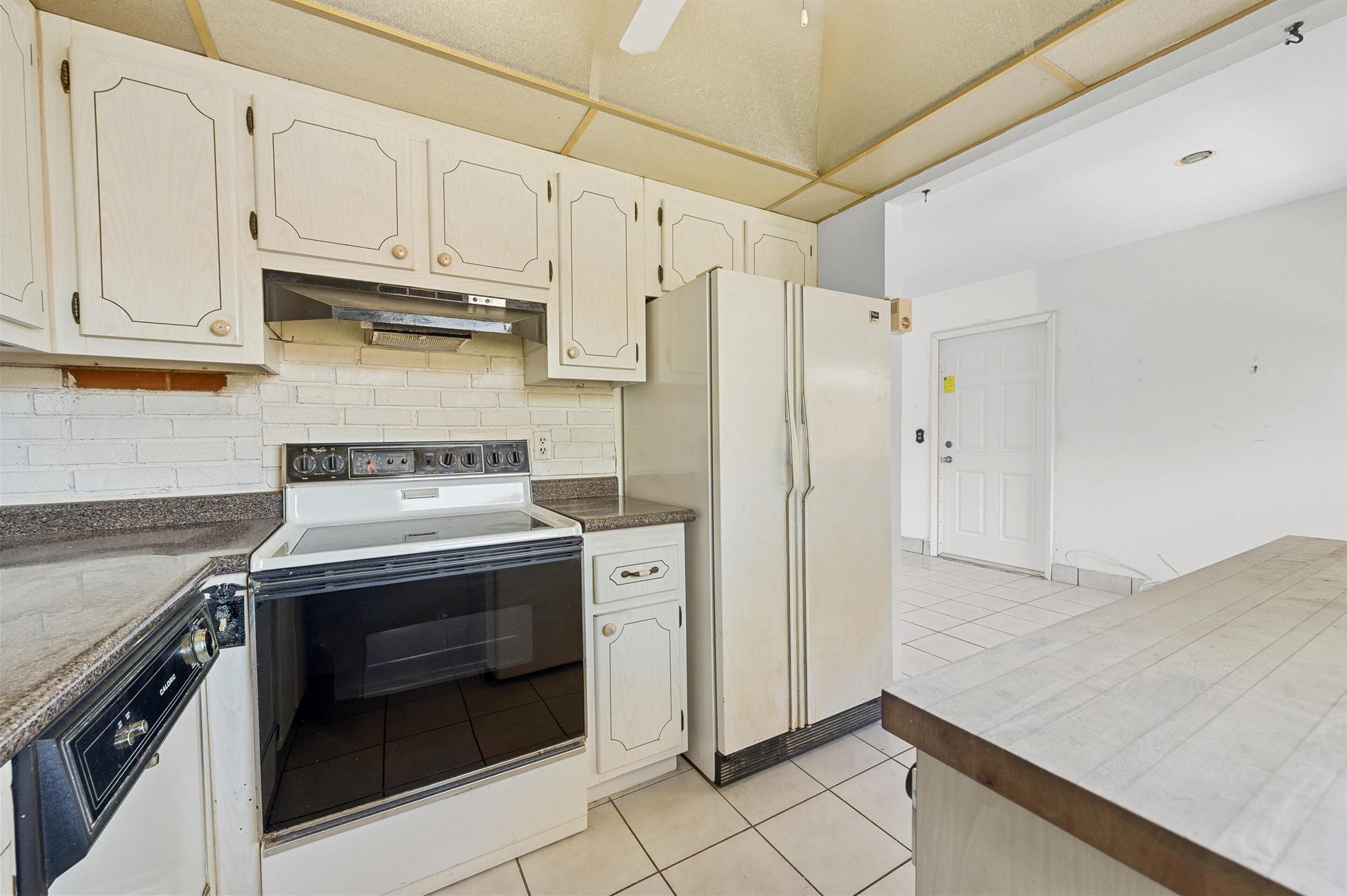 KINGS POINT SAXONY CONDOS - Residential