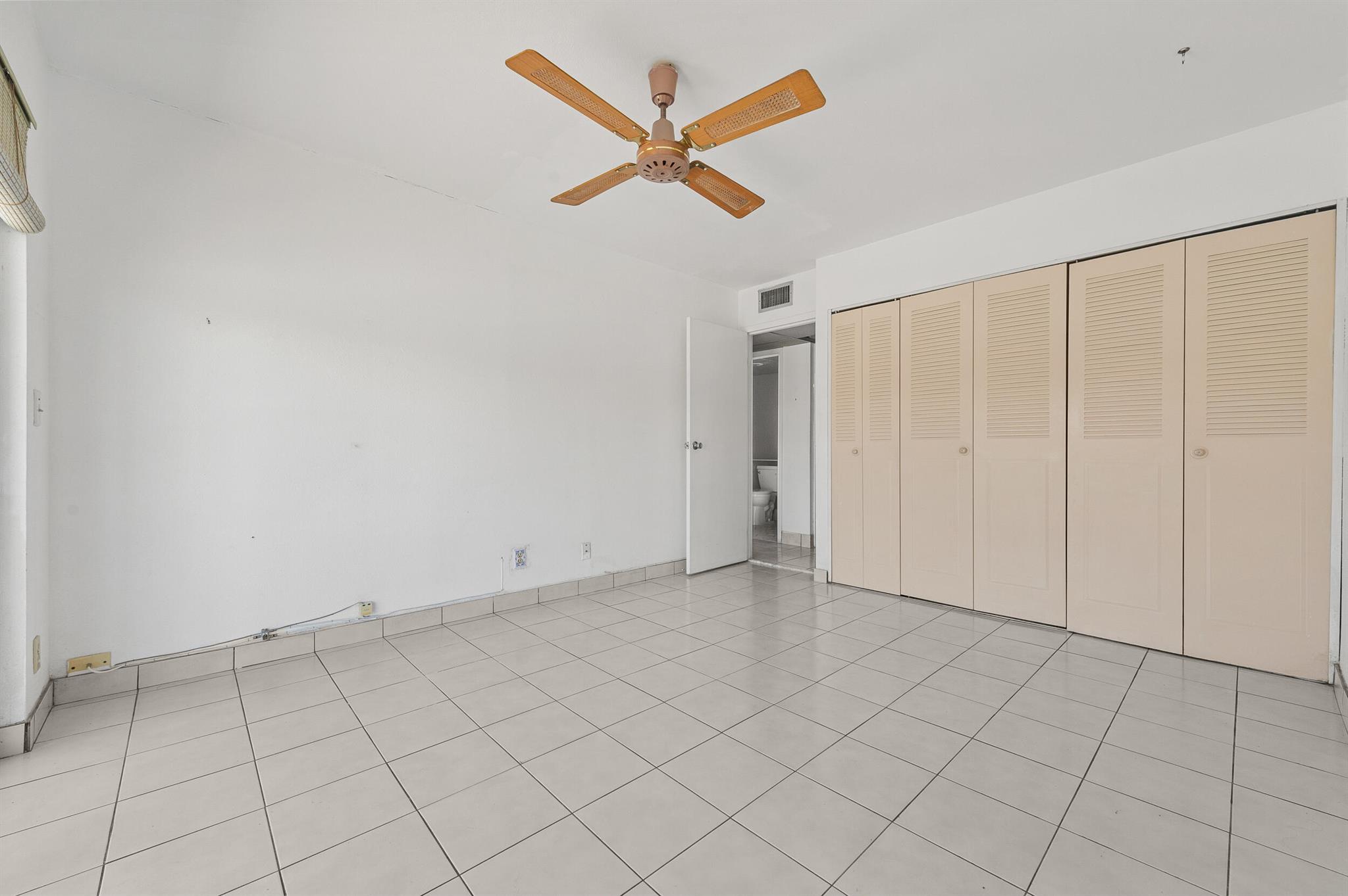 KINGS POINT SAXONY CONDOS - Residential