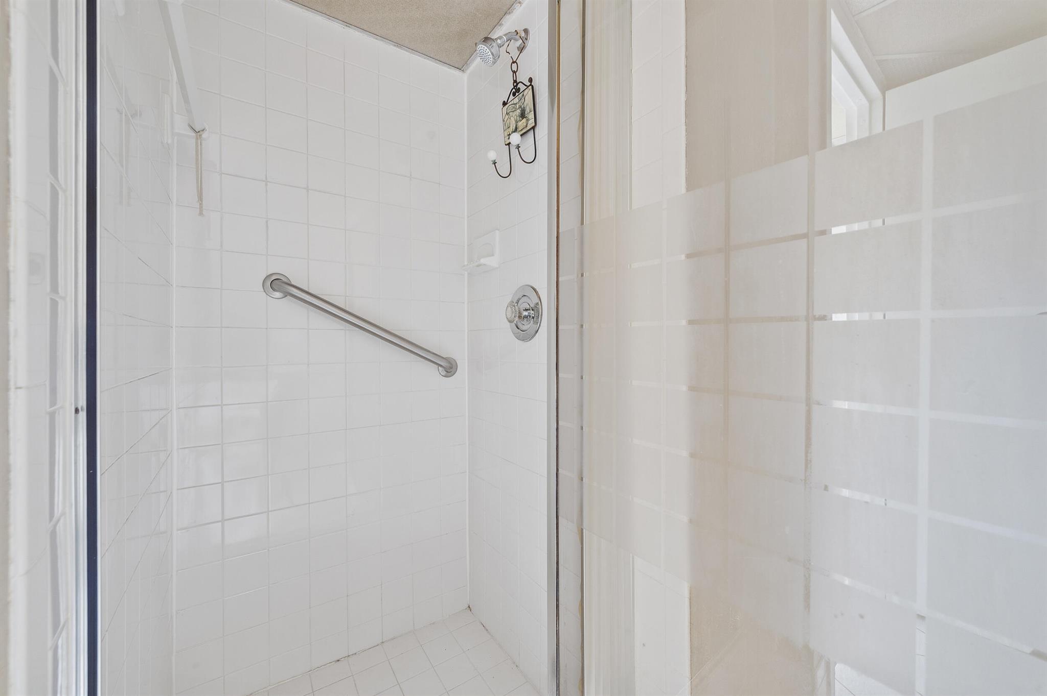 KINGS POINT SAXONY CONDOS - Residential