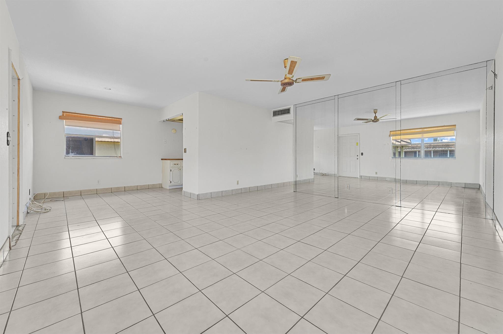 KINGS POINT SAXONY CONDOS - Residential