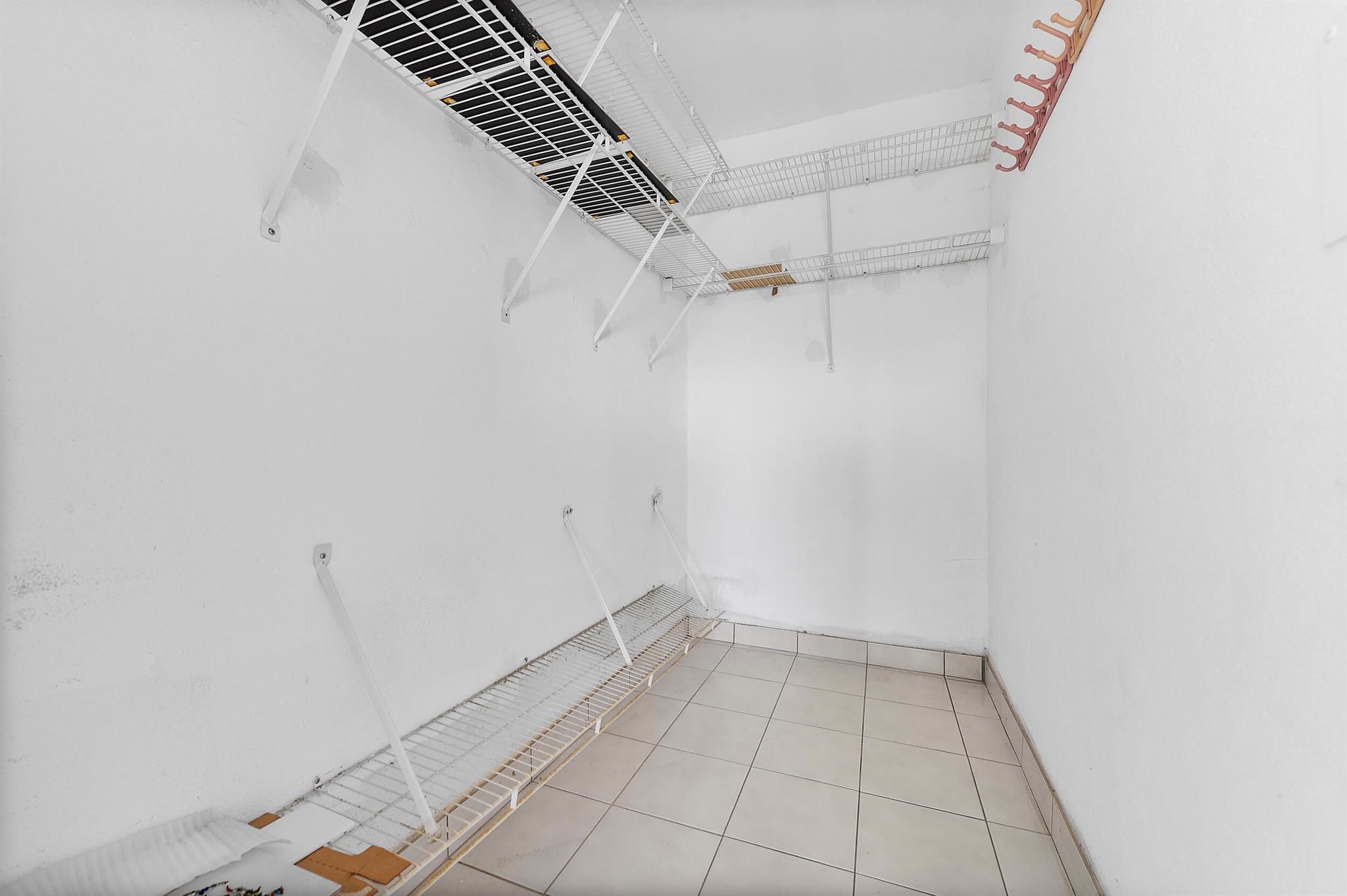 KINGS POINT SAXONY CONDOS - Residential