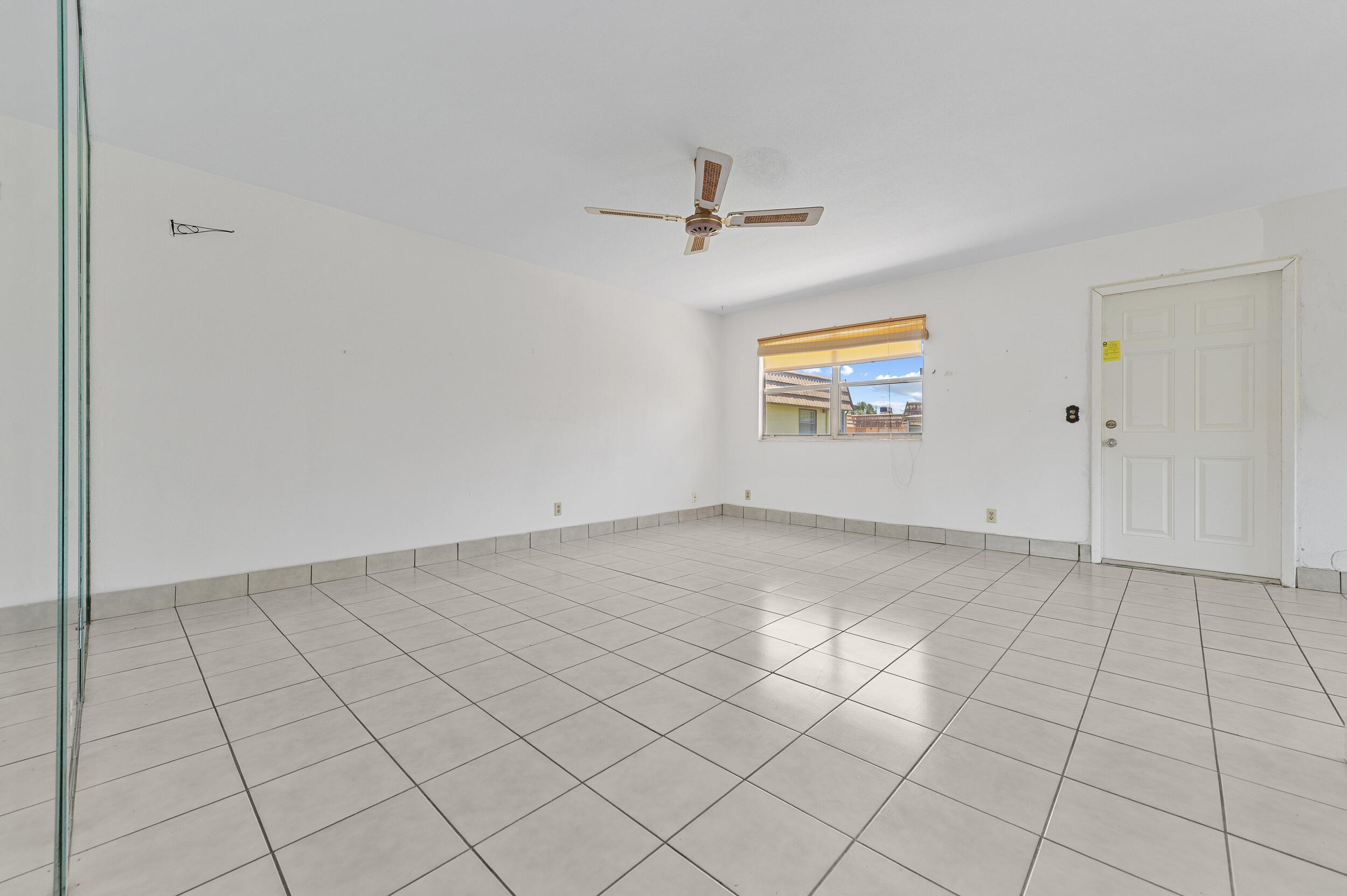 KINGS POINT SAXONY CONDOS - Residential
