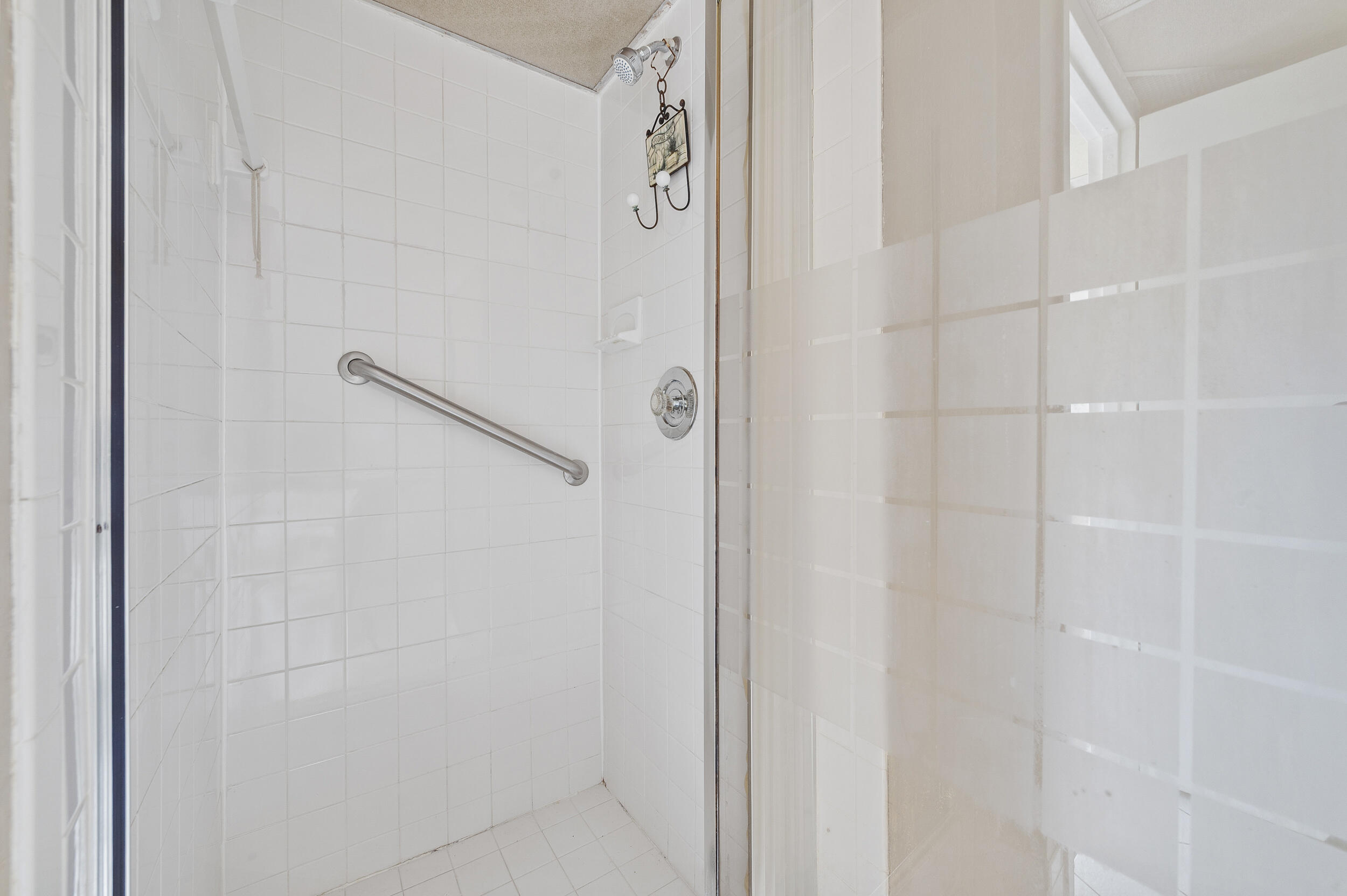 KINGS POINT SAXONY CONDOS - Residential