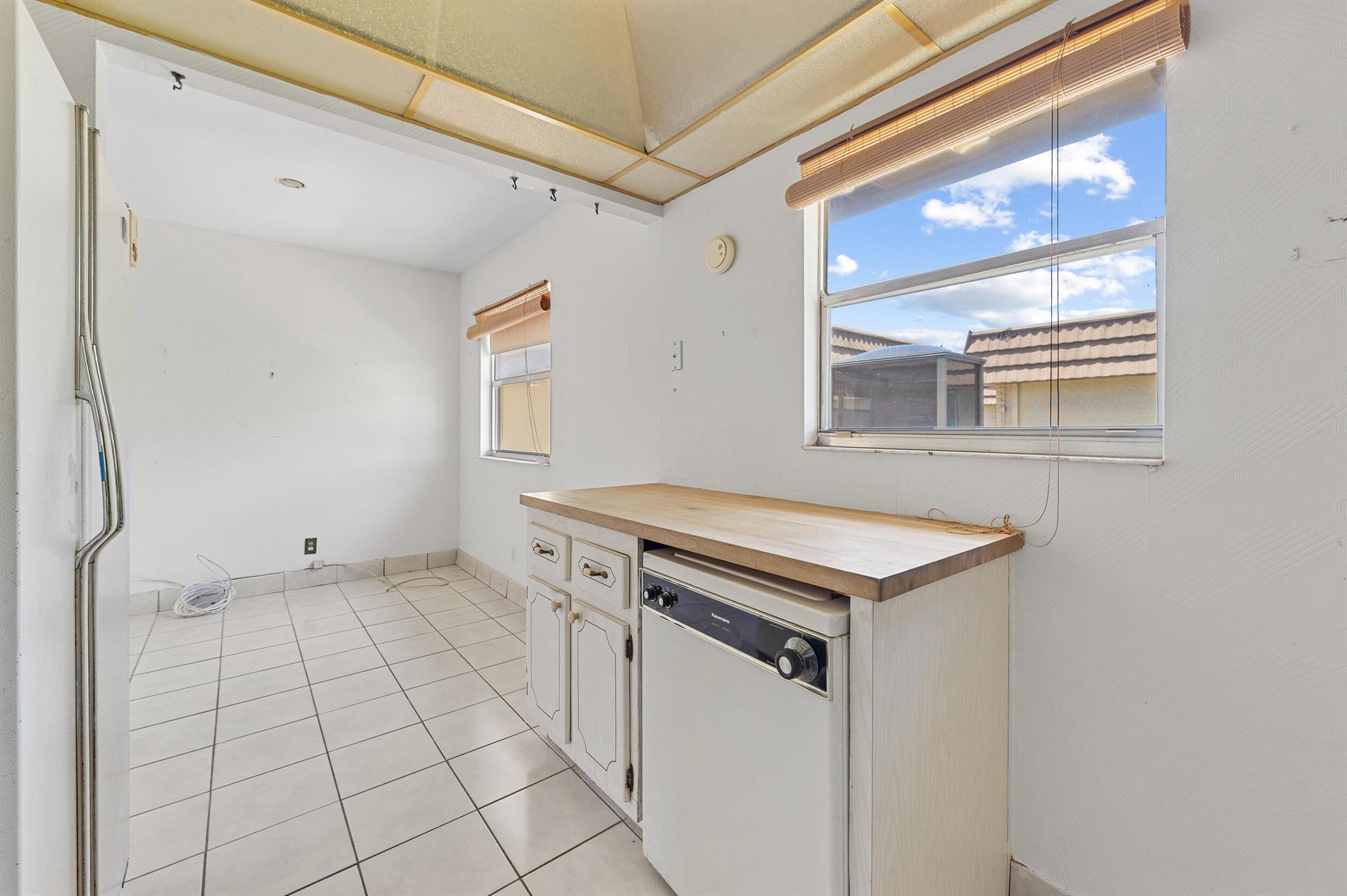 KINGS POINT SAXONY CONDOS - Residential