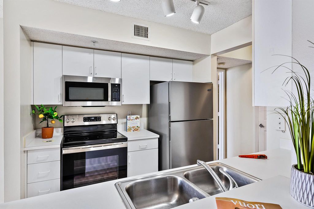 Photo of 272 Village Boulevard #7111, Tequesta, FL 33469 (MLS # R10913585)