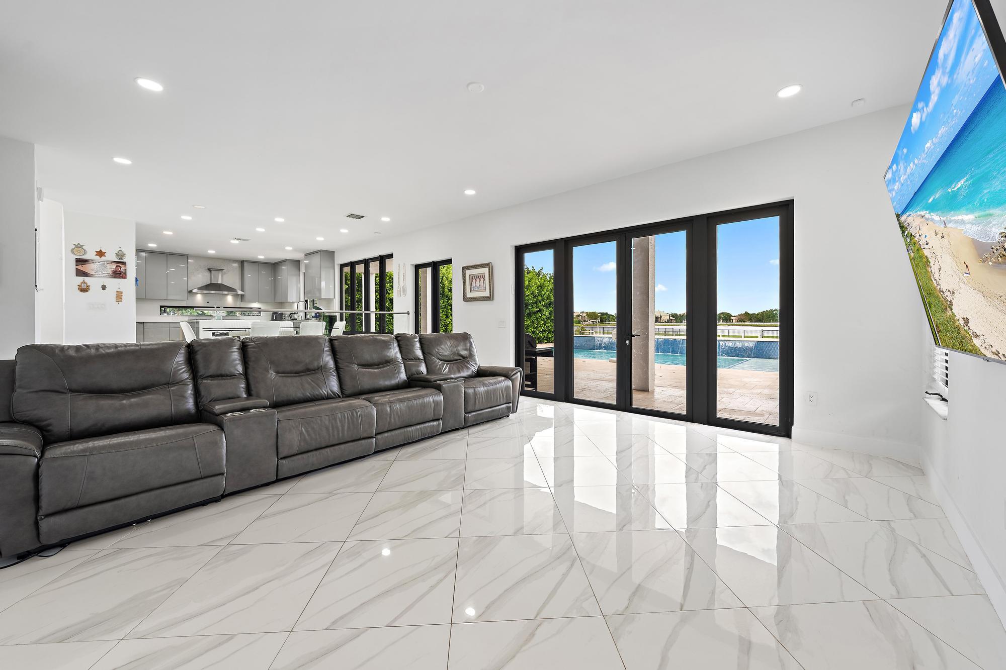 EQUUS - Residential