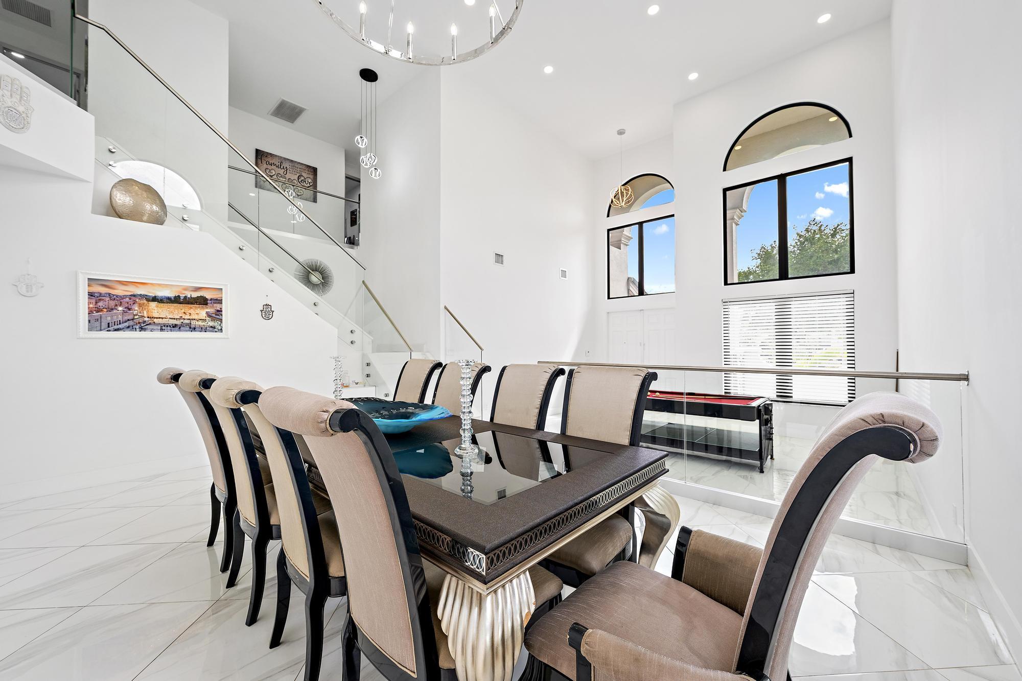 EQUUS - Residential