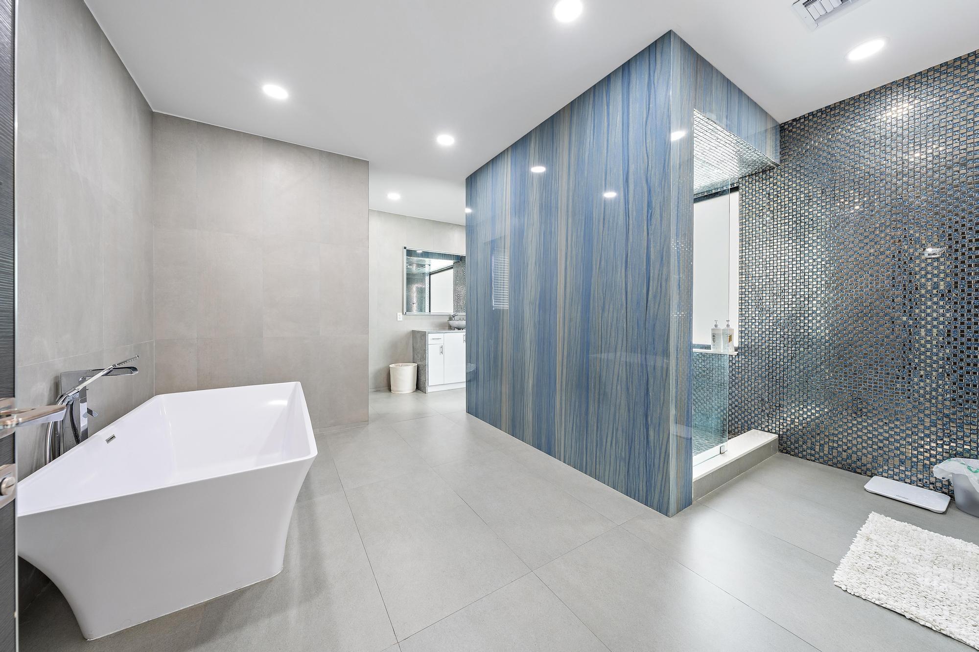 EQUUS - Residential