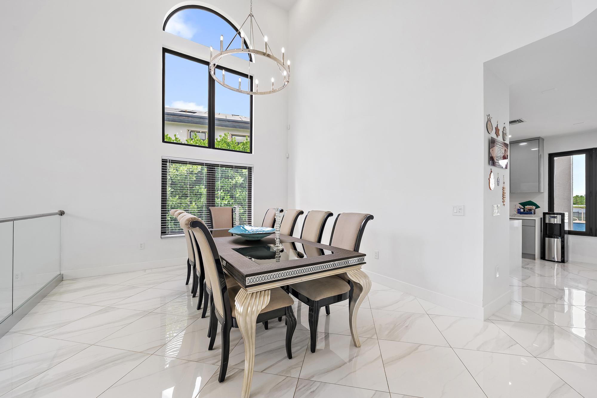 EQUUS - Residential