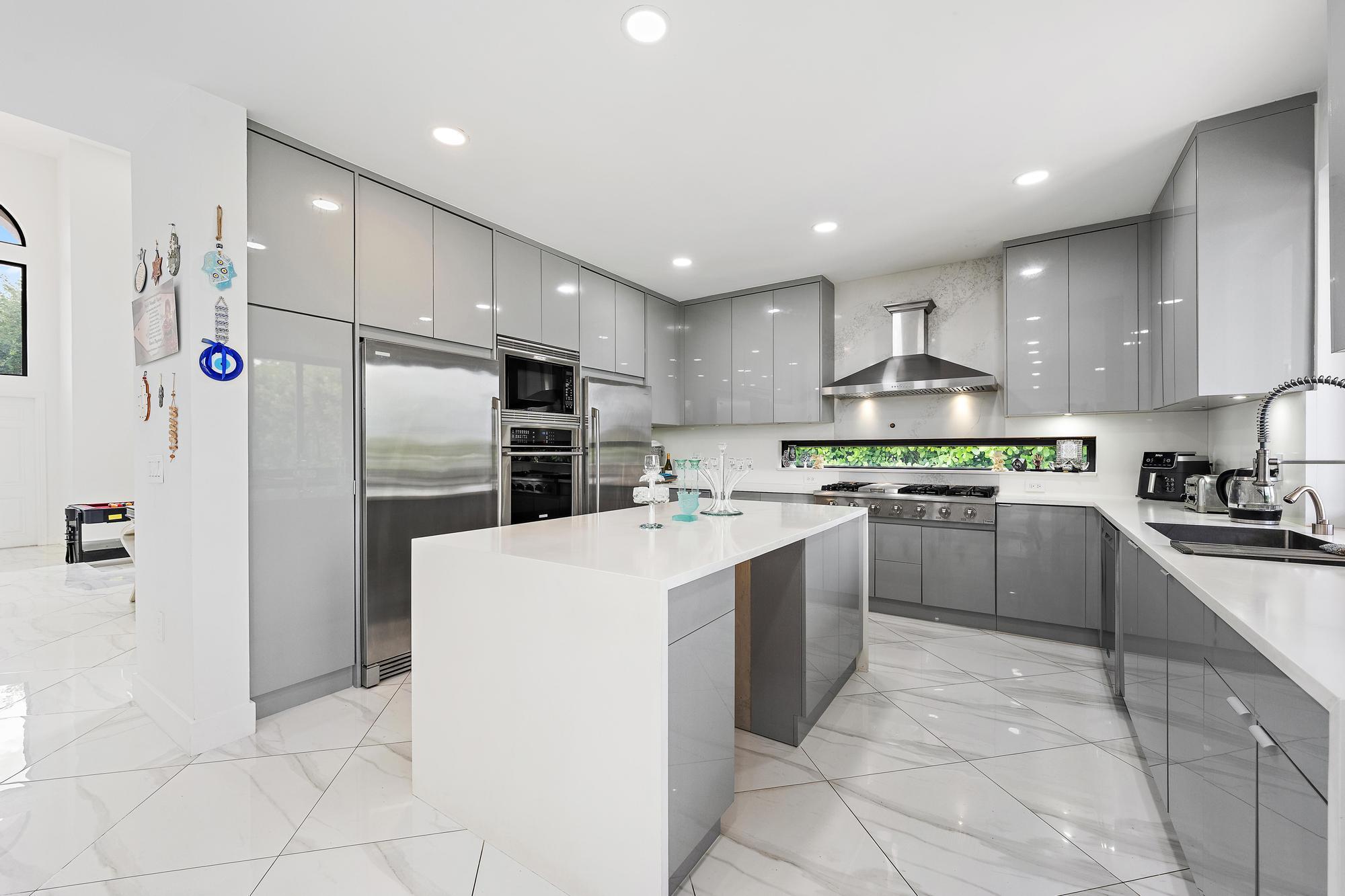 EQUUS - Residential