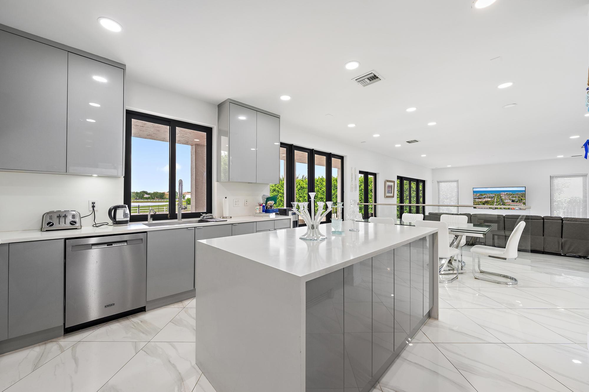 EQUUS - Residential