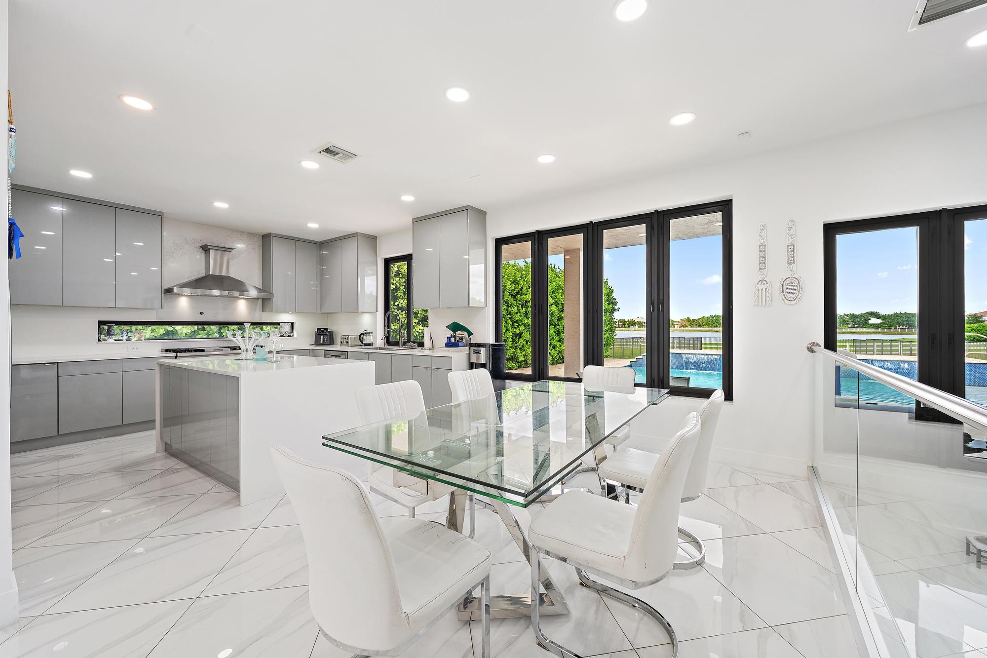 EQUUS - Residential