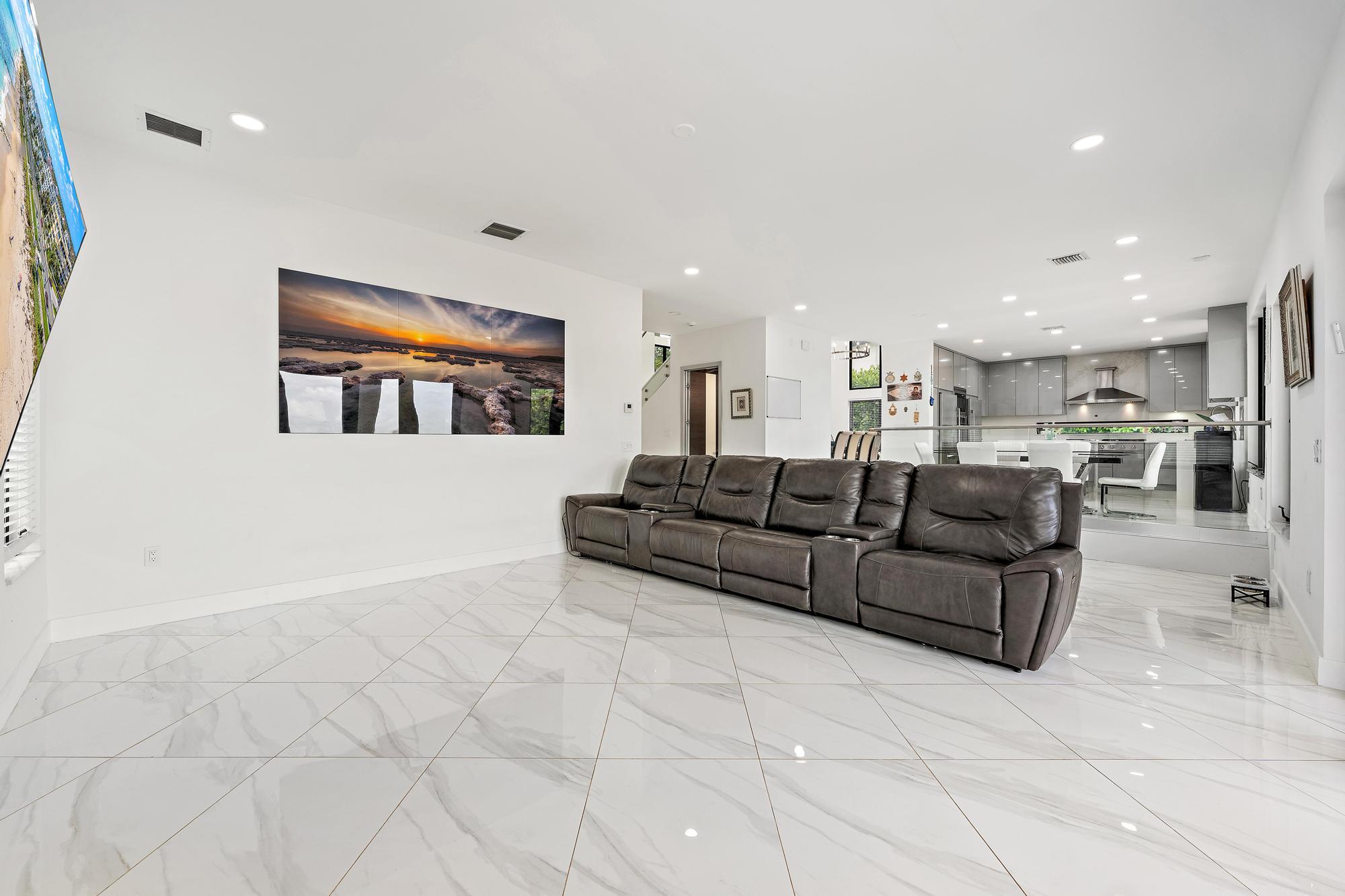 EQUUS - Residential