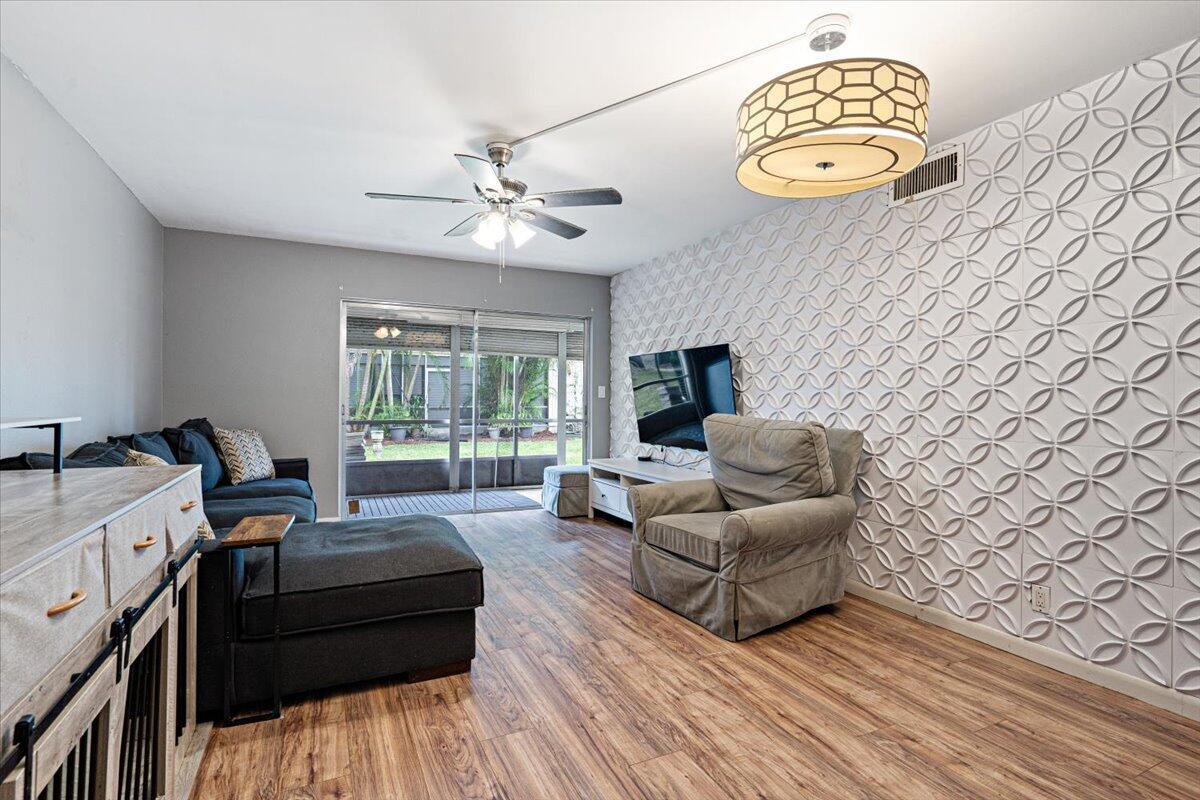 10821 N Military Trail 3