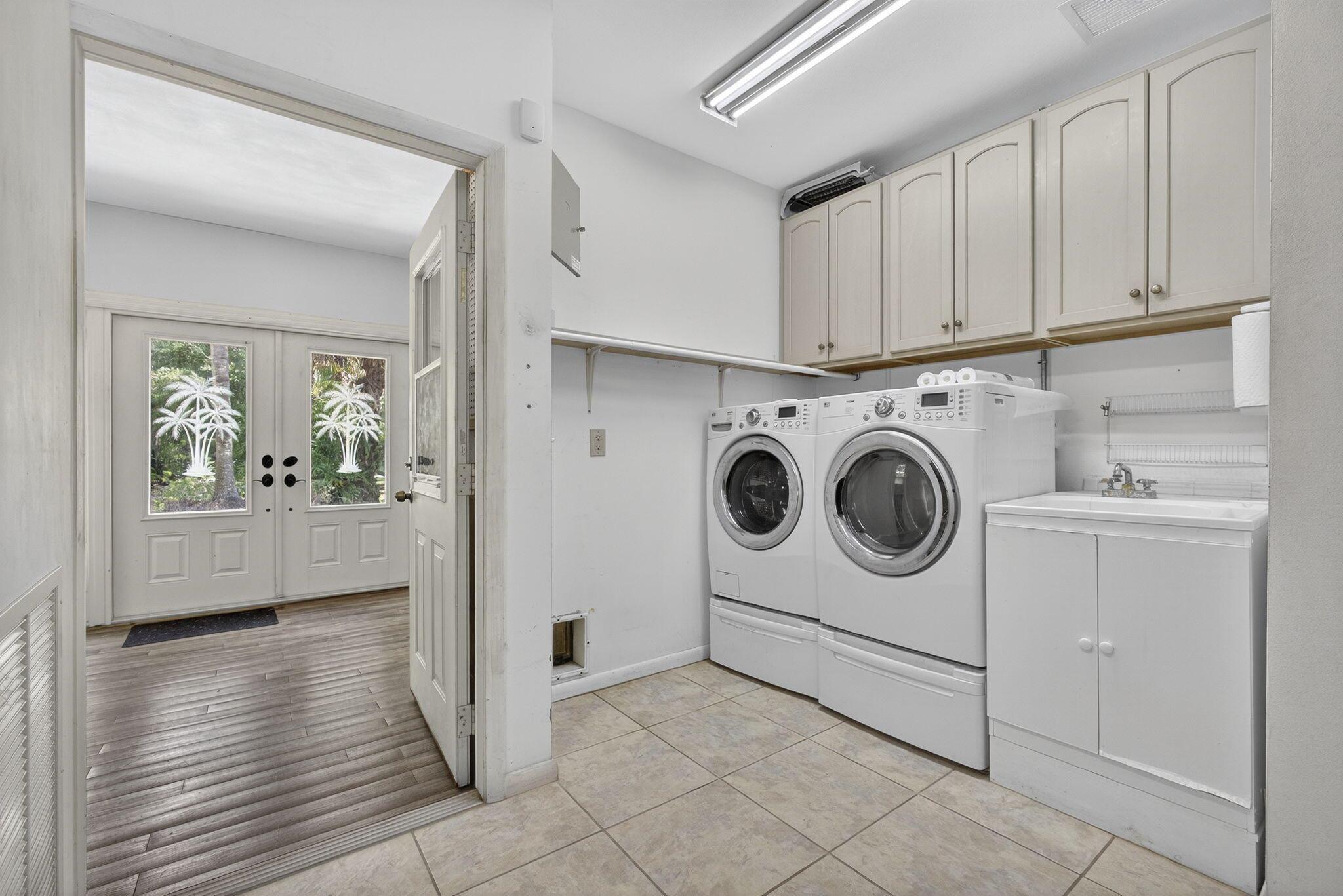 SQUARE LAKE - Residential