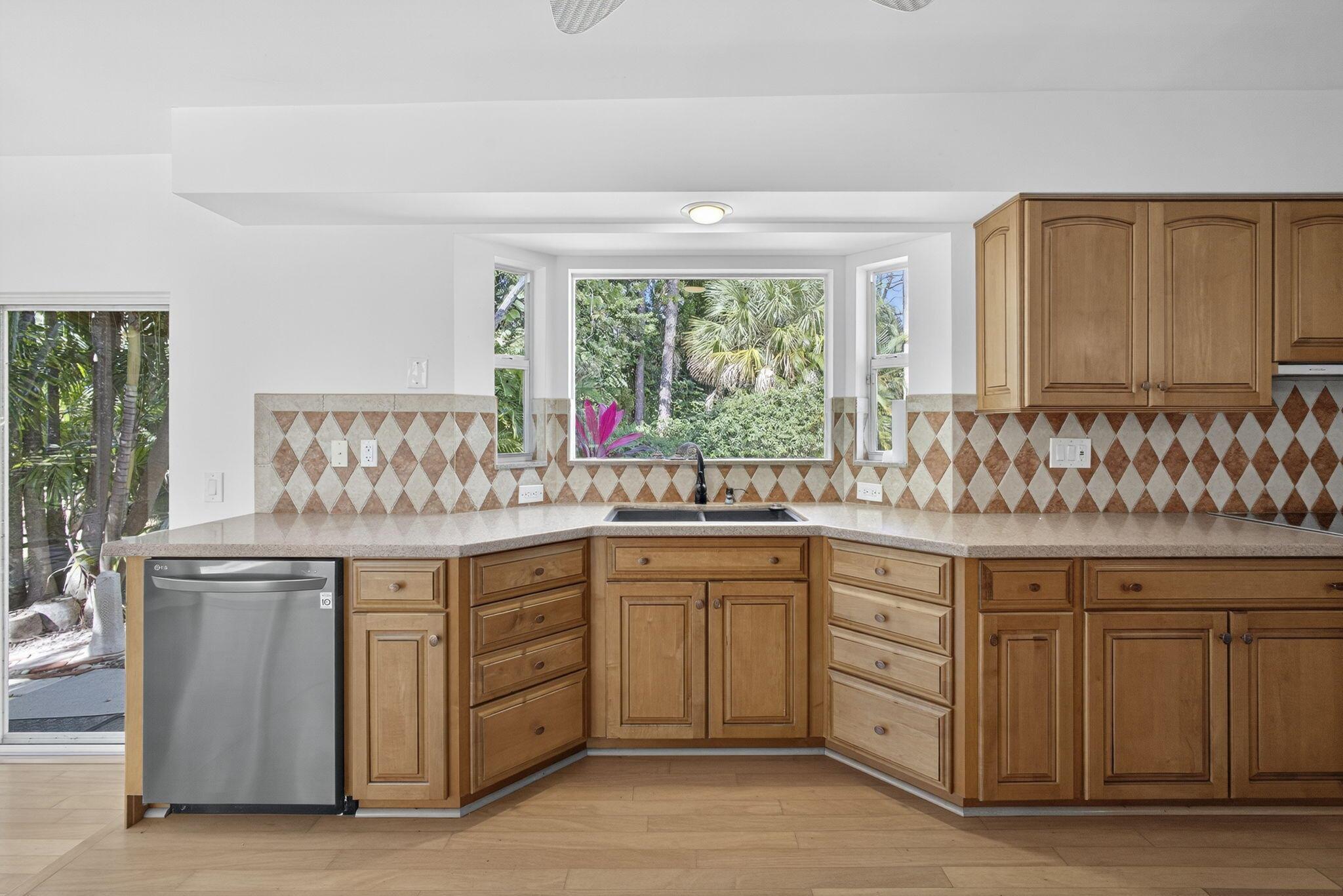 SQUARE LAKE - Residential