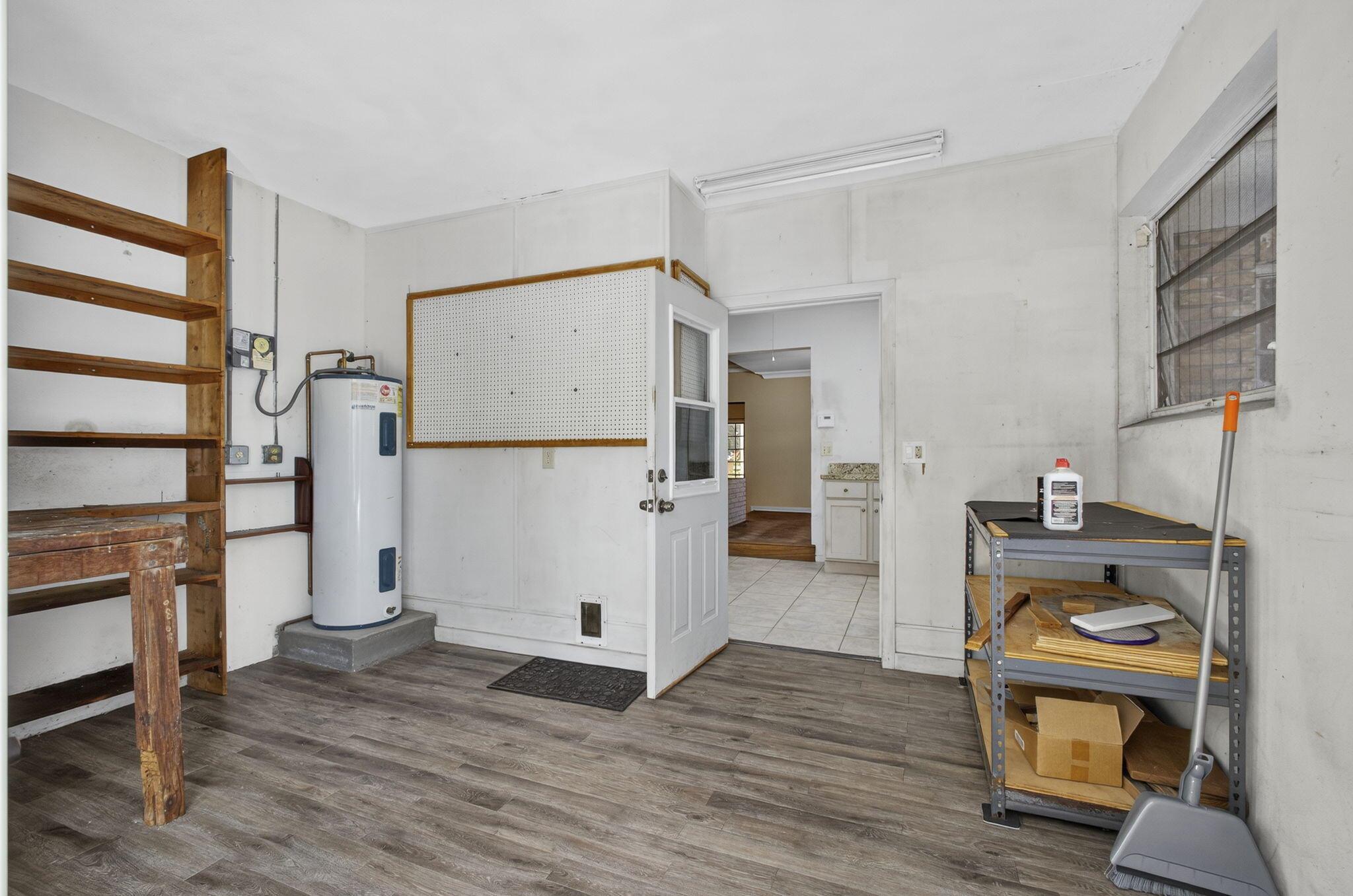 SQUARE LAKE - Residential