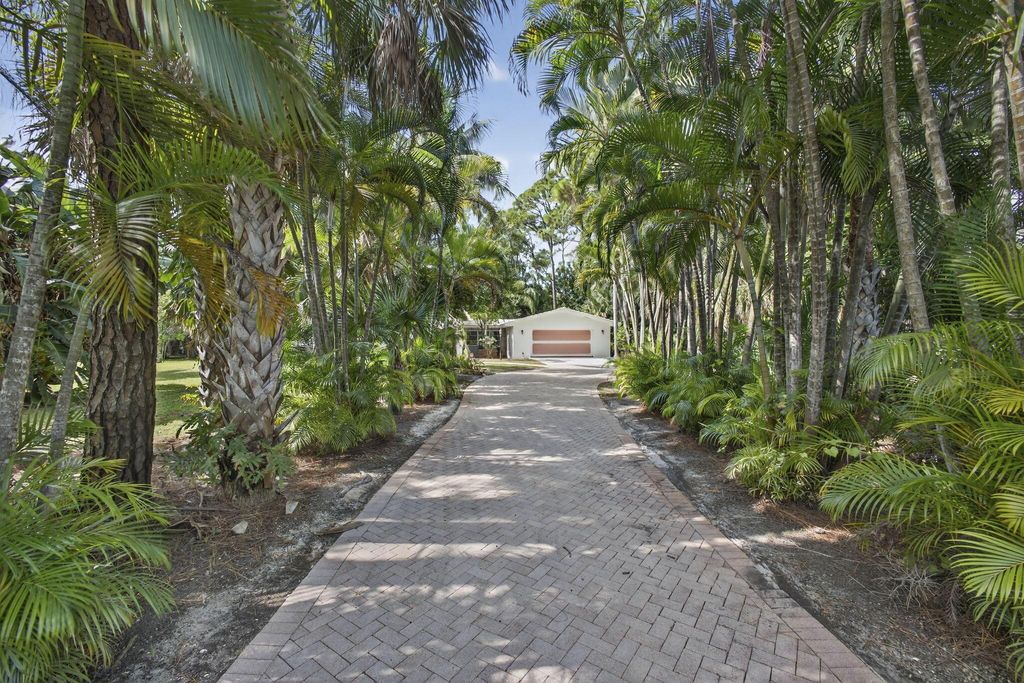 Photo of 8855 N Bates Road, Palm Beach Gardens, FL 33418 (MLS # R11136643)