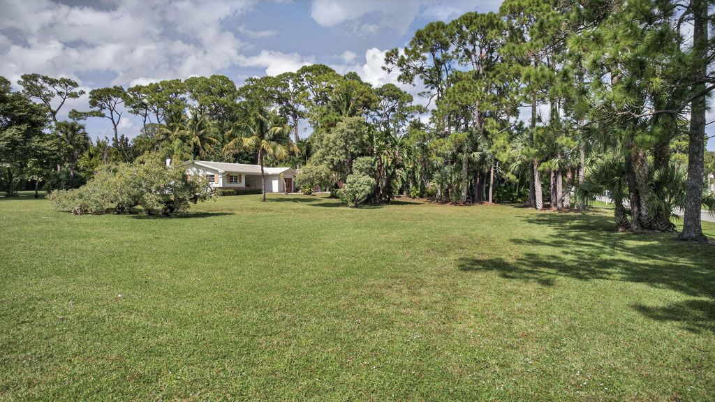 Photo of 8855 N Bates Road, Palm Beach Gardens, FL 33418 (MLS # R11136643)