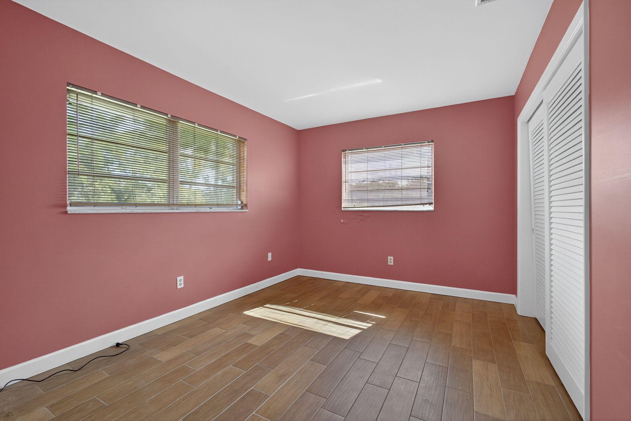 SQUARE LAKE - Residential