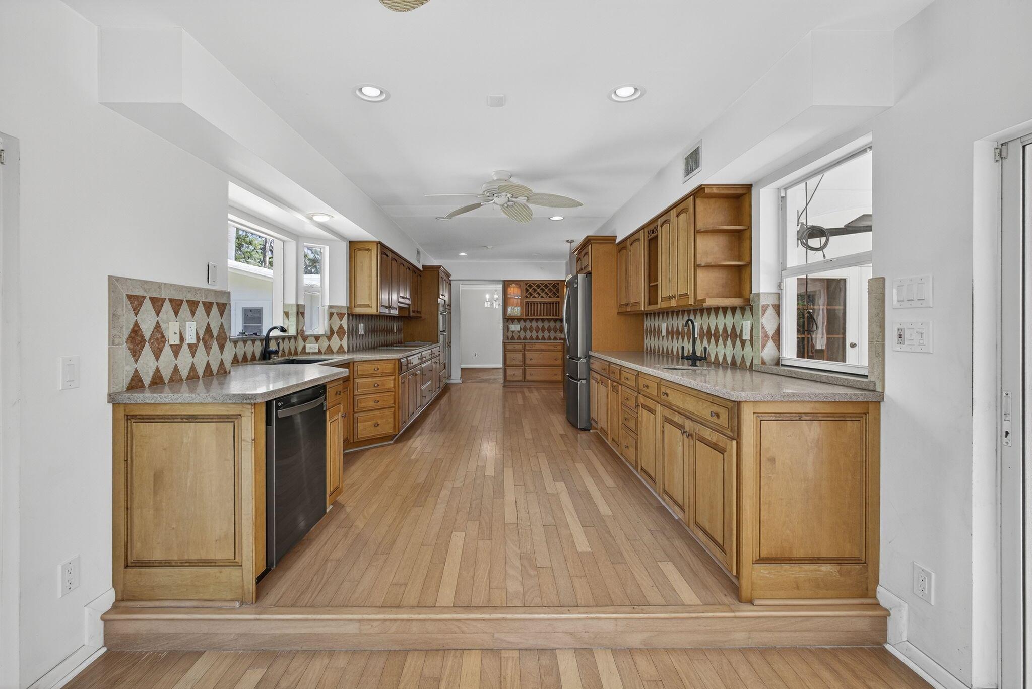 SQUARE LAKE - Residential