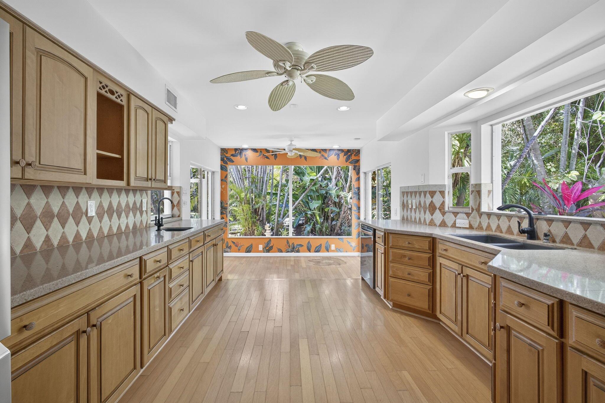 SQUARE LAKE - Residential